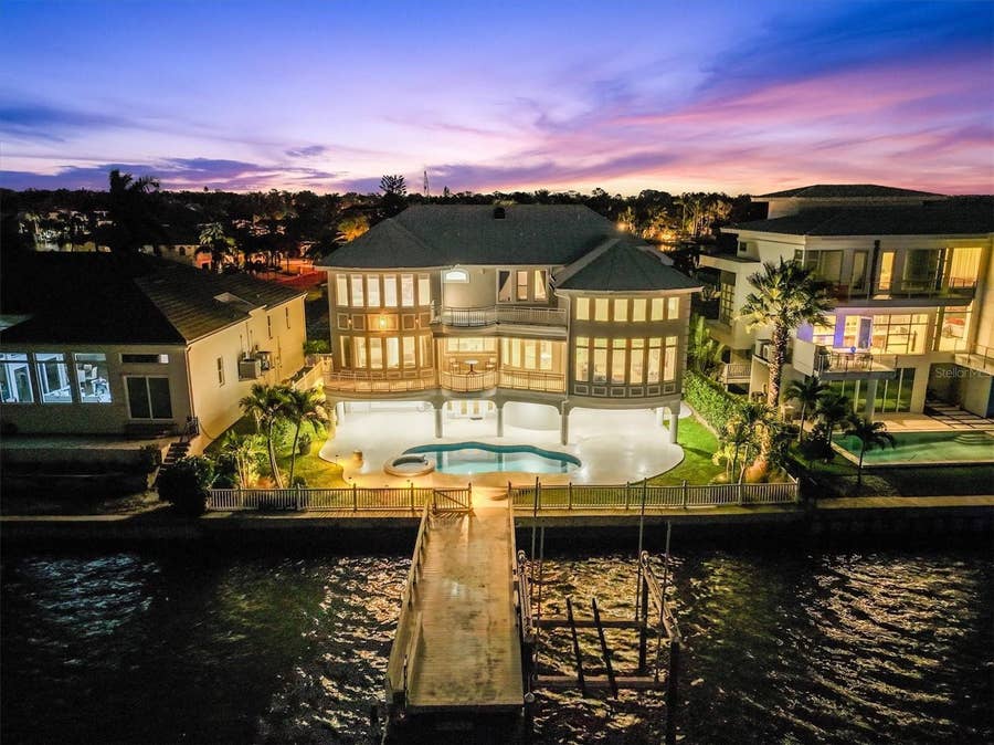 Property photo for 402 BUTTONWOOD LANE, Largo, FL