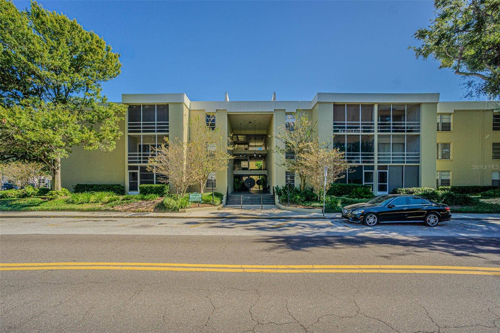 2302 S MANHATTAN AVENUE, #219, Tampa, FL 33629 Sunset Park Condominium. 2nd floor corner unit.