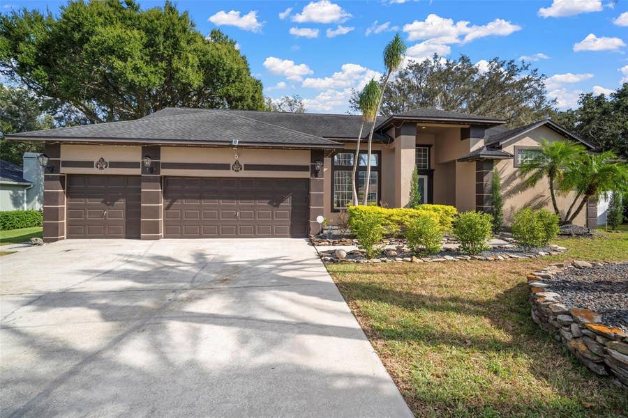 Property photo for 424 SUMMIT CHASE DRIVE, Valrico, FL