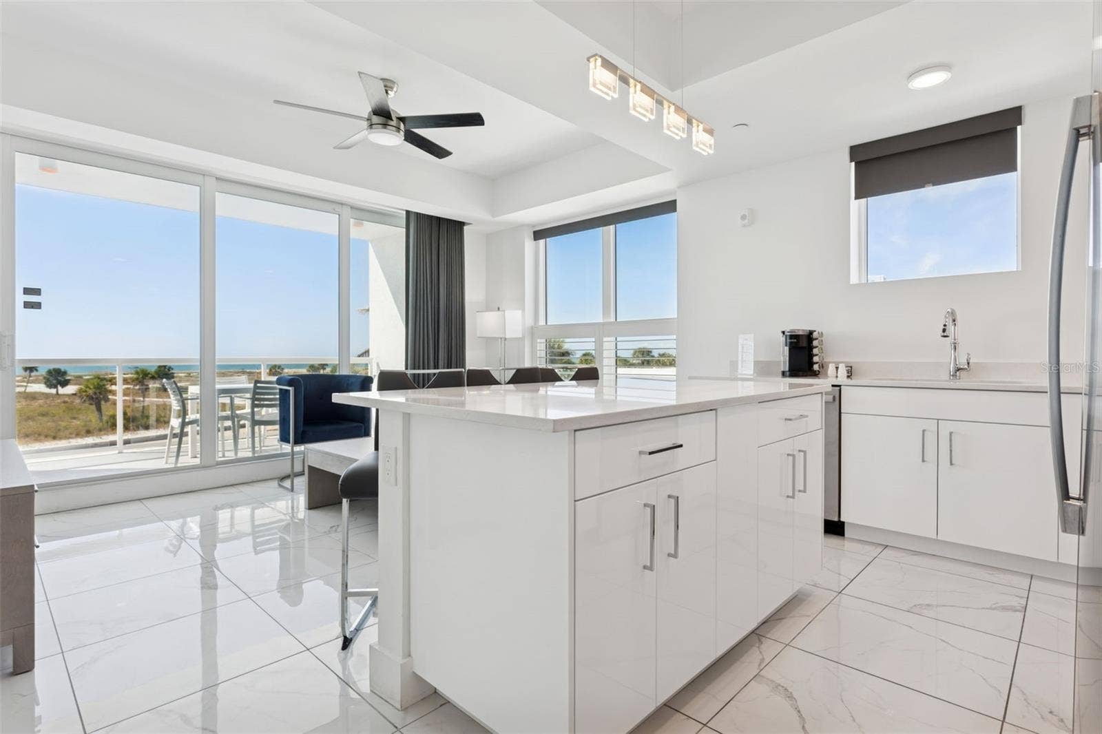 Living room/kitchen