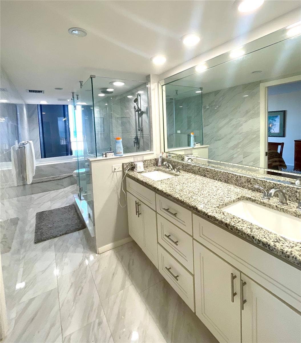 1290 GULF BOULEVARD, #302, Clearwater, FL 33767 Master bathroom