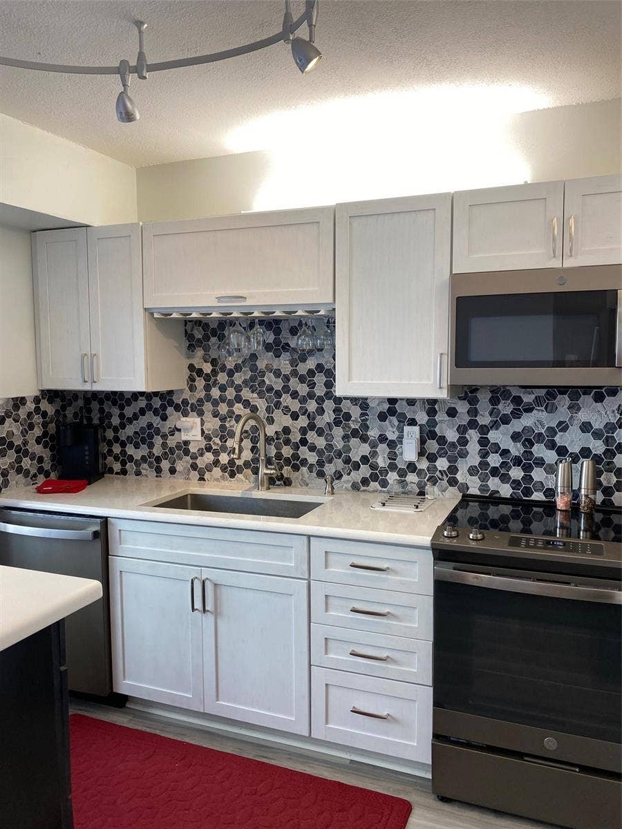 2209 BELLEAIR ROAD, #C21, Clearwater, FL 33764 2209 BELLEAIR ROAD, #C21, Clearwater, FL 33764