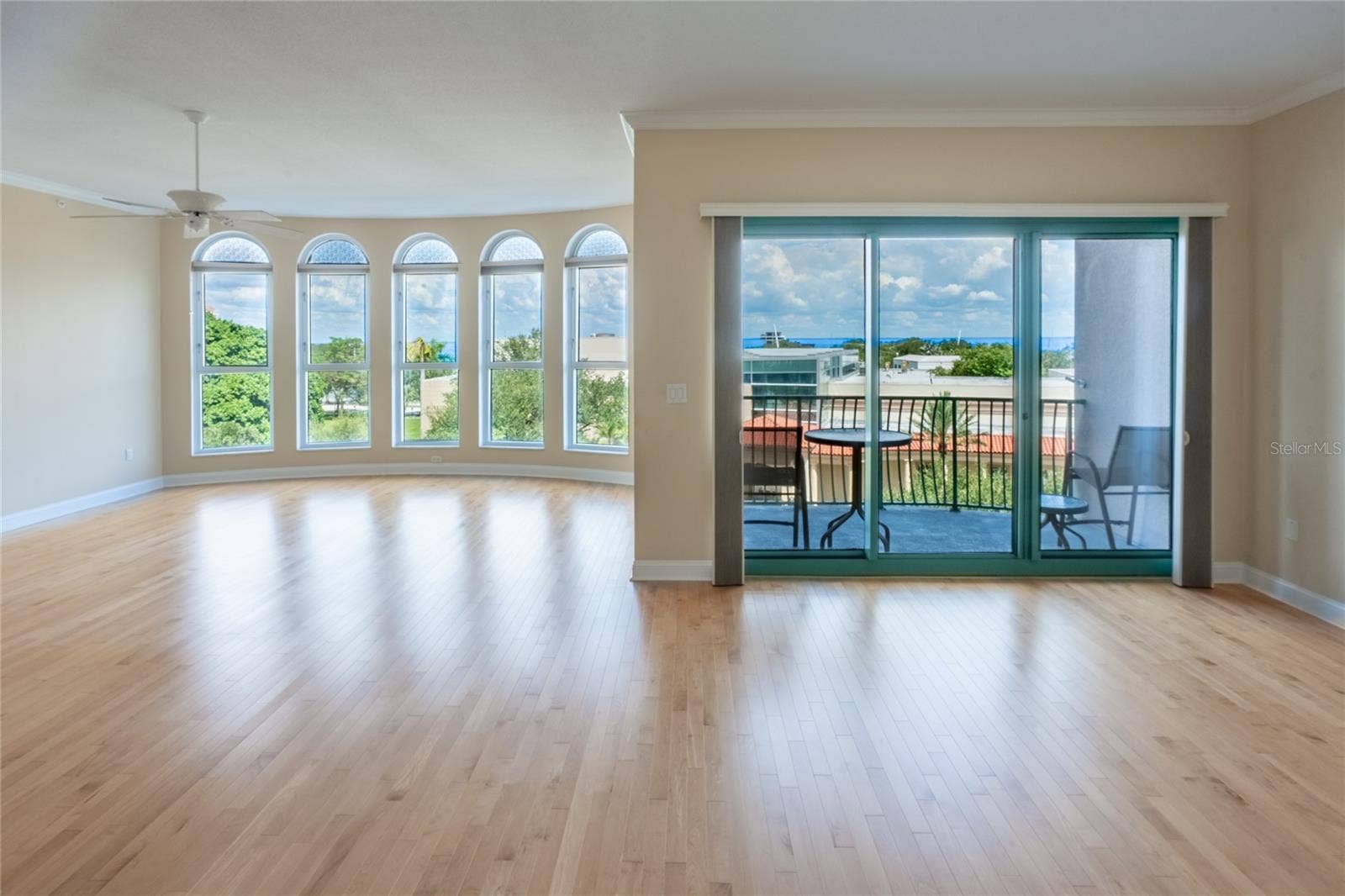 288 BEACH DRIVE NE, #4B, St Petersburg, FL 33701 Living Room and Dinning Room