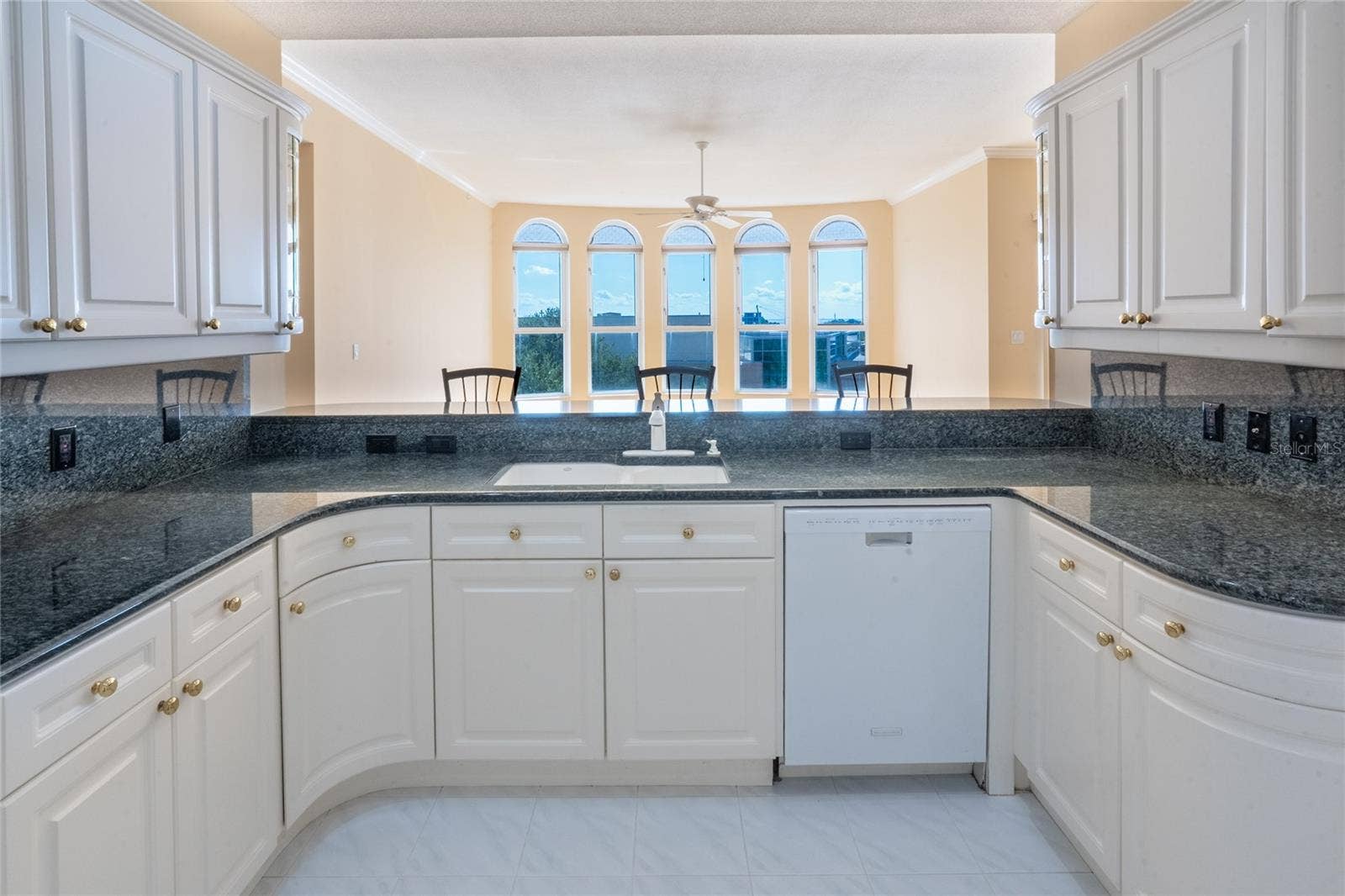 288 BEACH DRIVE NE, #4B, St Petersburg, FL 33701 Kitchen