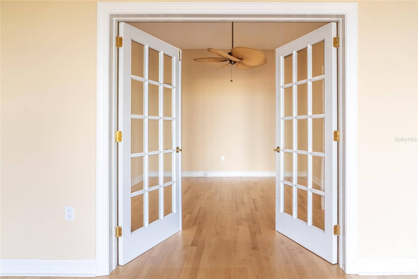 288 BEACH DRIVE NE, #4B, St Petersburg, FL 33701 Dinette