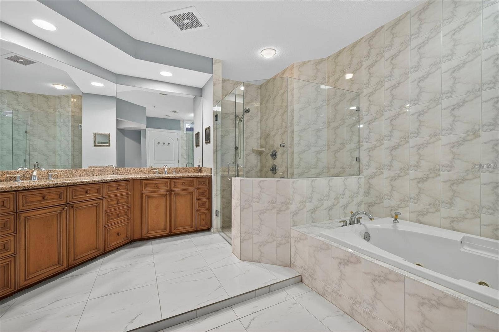 288 BEACH DRIVE NE, #4B, St Petersburg, FL 33701 Primary Bathroom