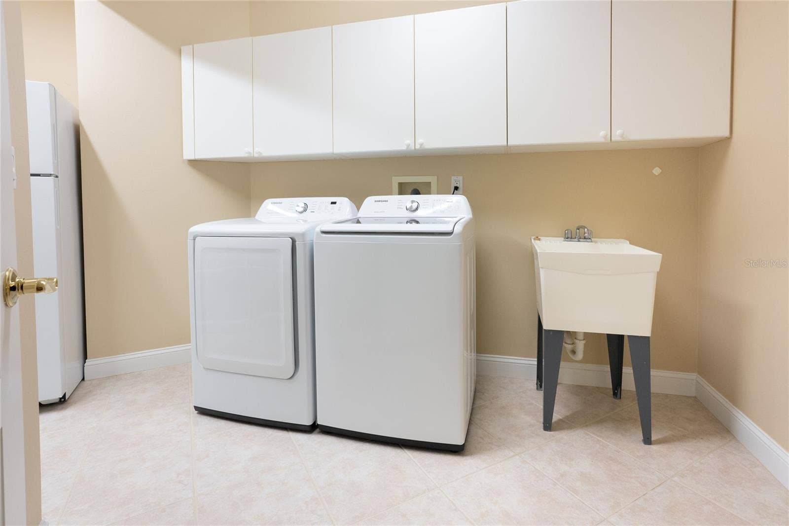288 BEACH DRIVE NE, #4B, St Petersburg, FL 33701 Laundry Room