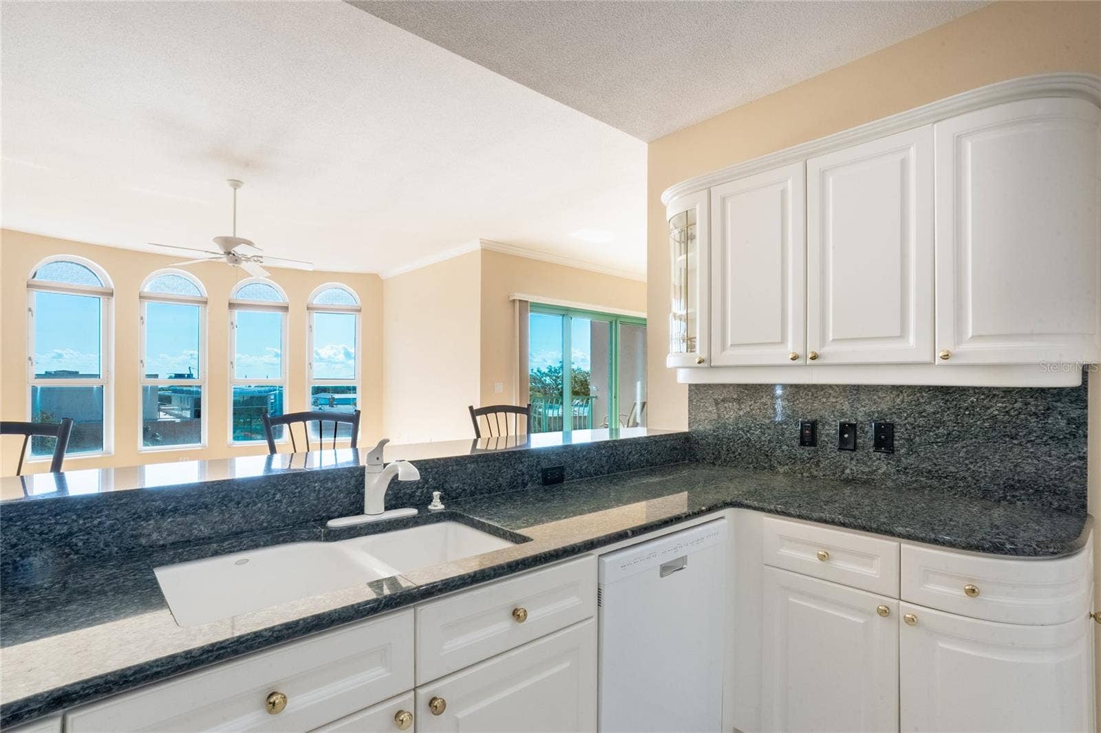 288 BEACH DRIVE NE, #4B, St Petersburg, FL 33701 Kitchen