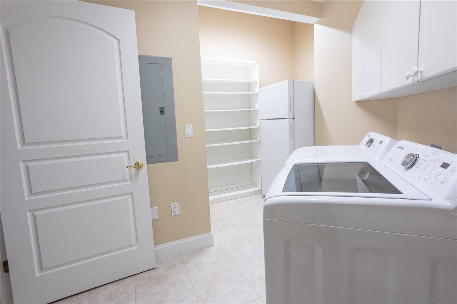 288 BEACH DRIVE NE, #4B, St Petersburg, FL 33701 Laundry Room