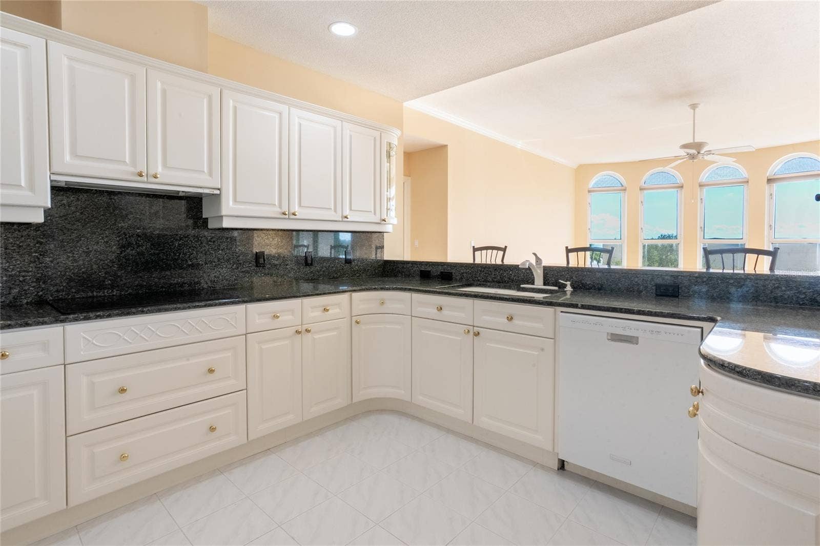 288 BEACH DRIVE NE, #4B, St Petersburg, FL 33701 Kitchen