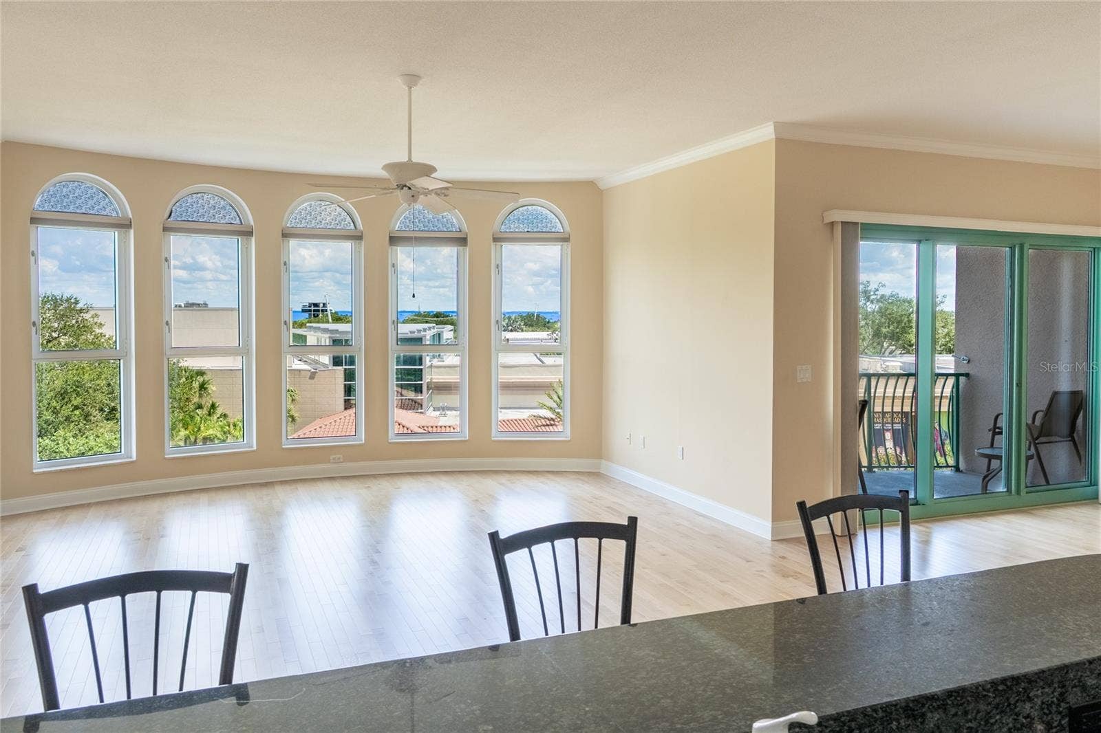 288 BEACH DRIVE NE, #4B, St Petersburg, FL 33701 Living Room