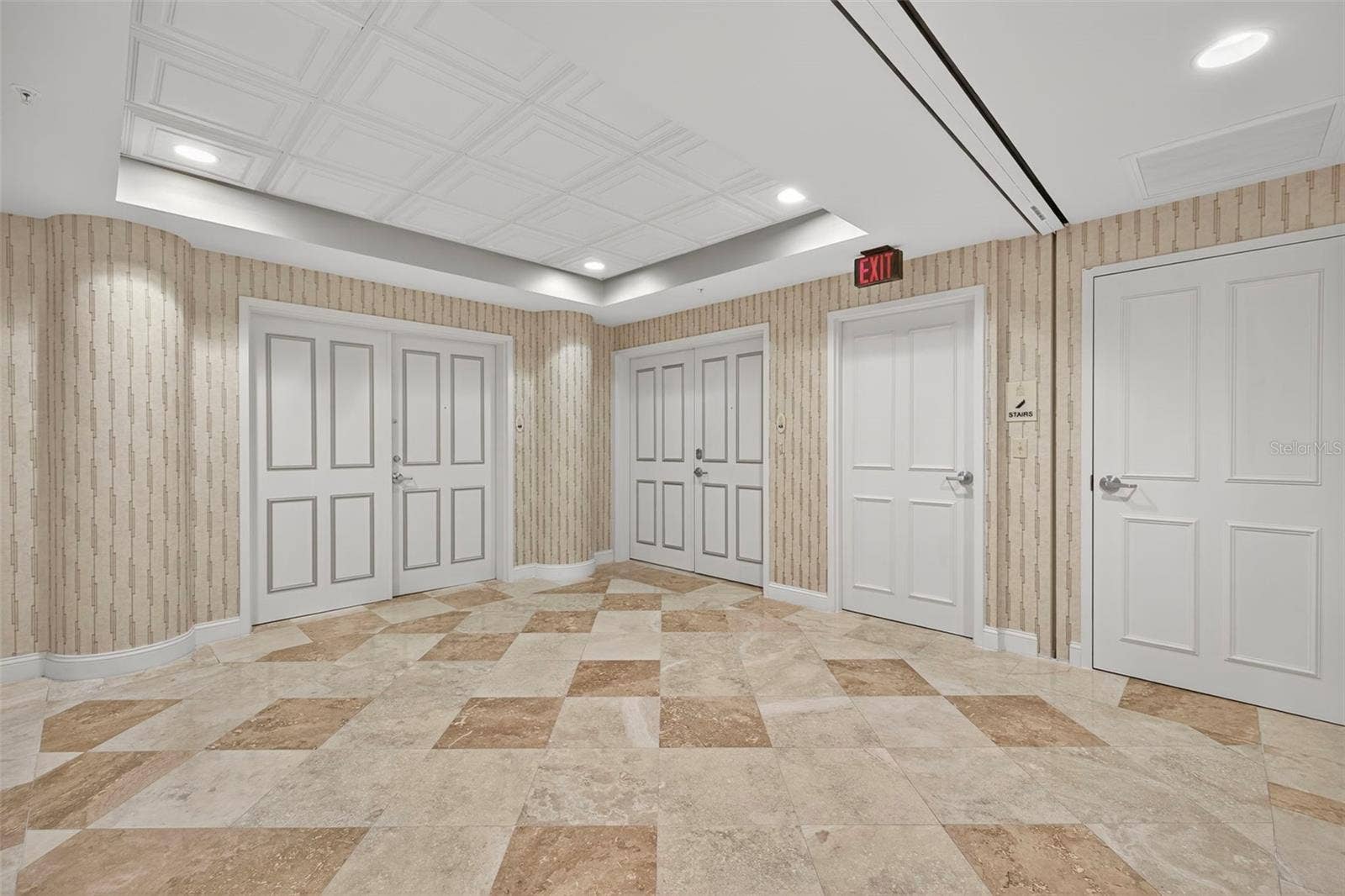 288 BEACH DRIVE NE, #4B, St Petersburg, FL 33701 Front Entrance