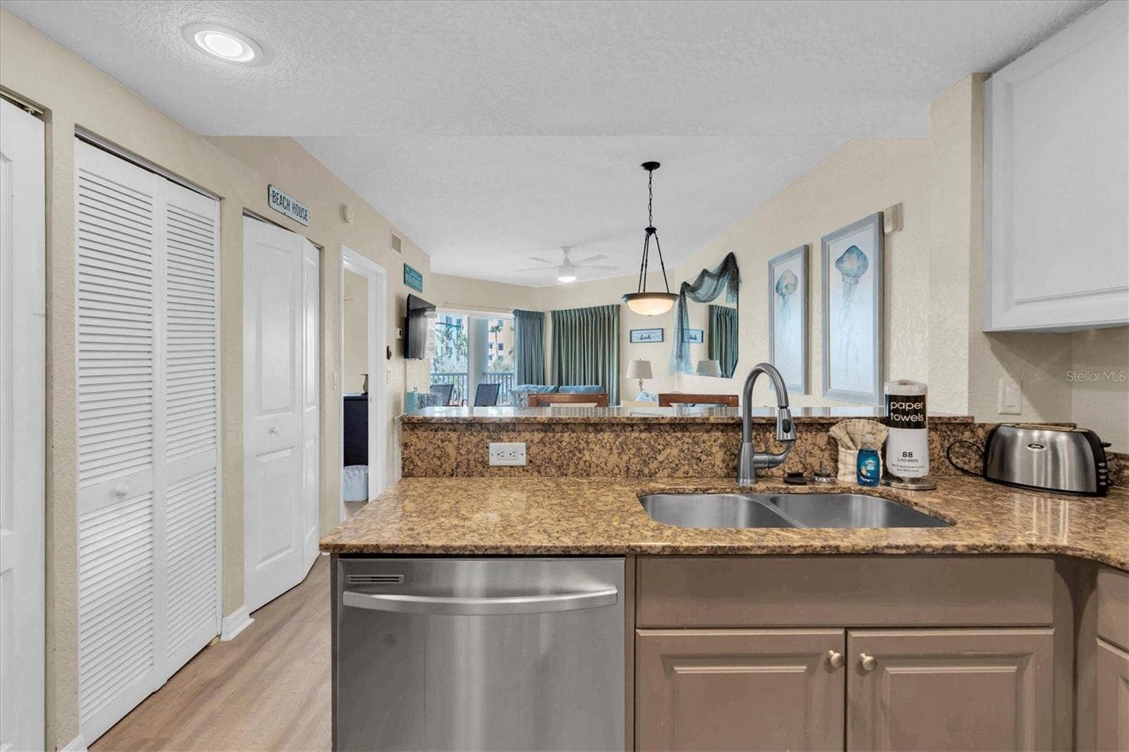 12000 GULF BOULEVARD, #207N, Treasure Island, FL 33706 kitchen breakfast bar