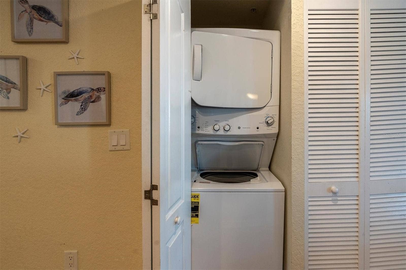 12000 GULF BOULEVARD, #207N, Treasure Island, FL 33706 washer dryer