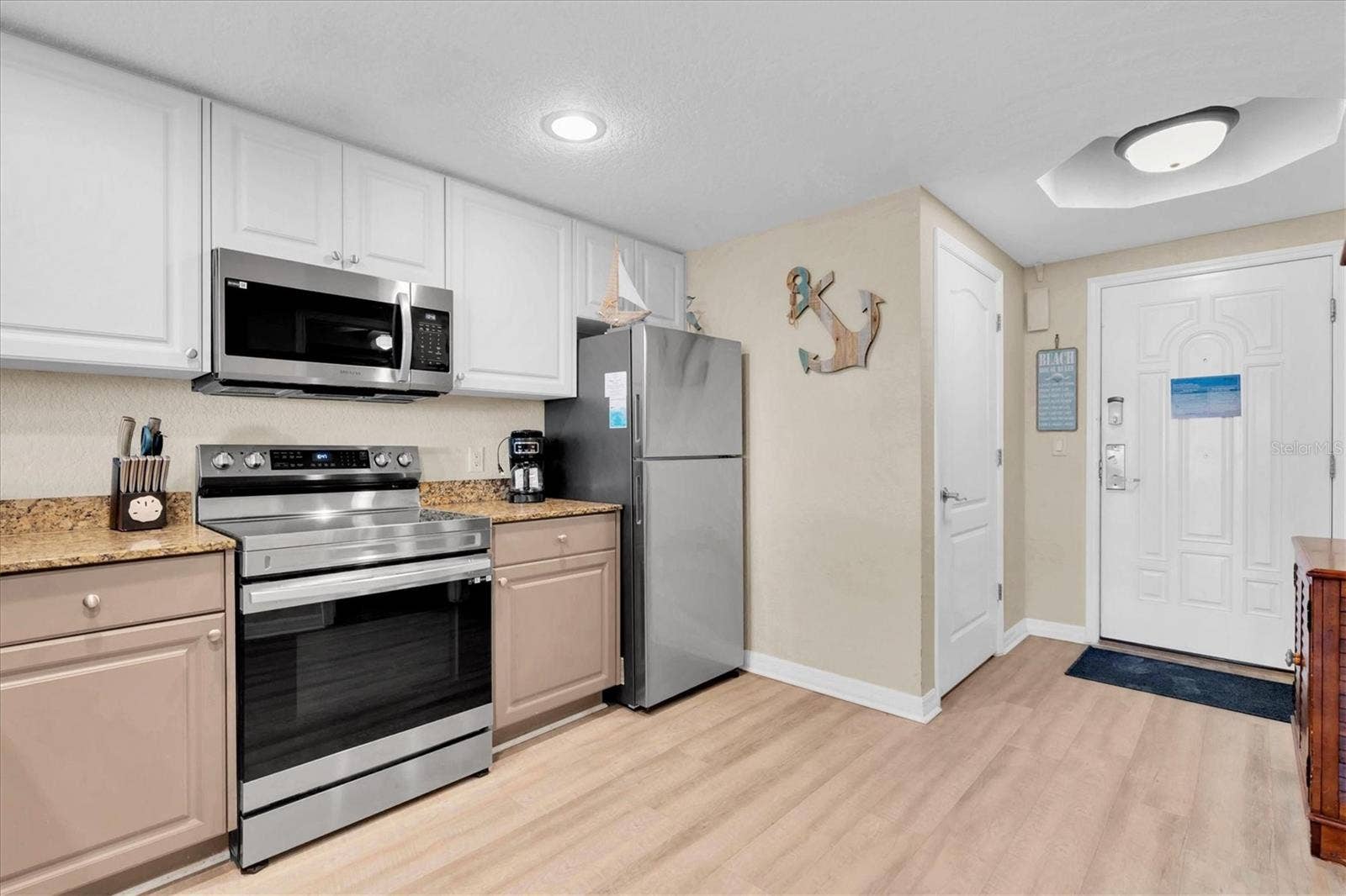 12000 GULF BOULEVARD, #207N, Treasure Island, FL 33706 kitchen