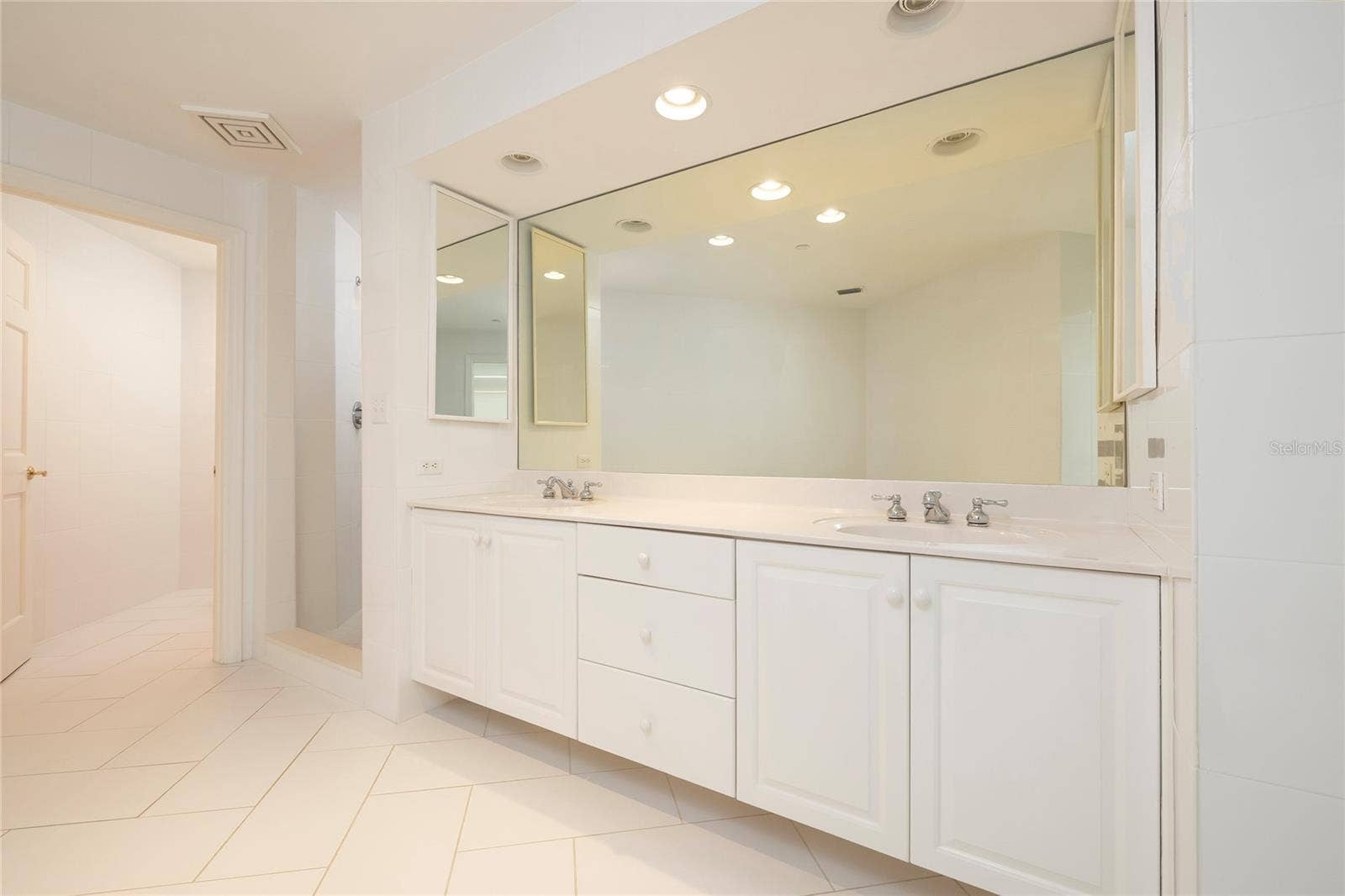 2 SEASIDE LANE, #103, Belleair, FL 33756 Master Bathroom with soaking tub, separate shower, dual vanities and separate water closet