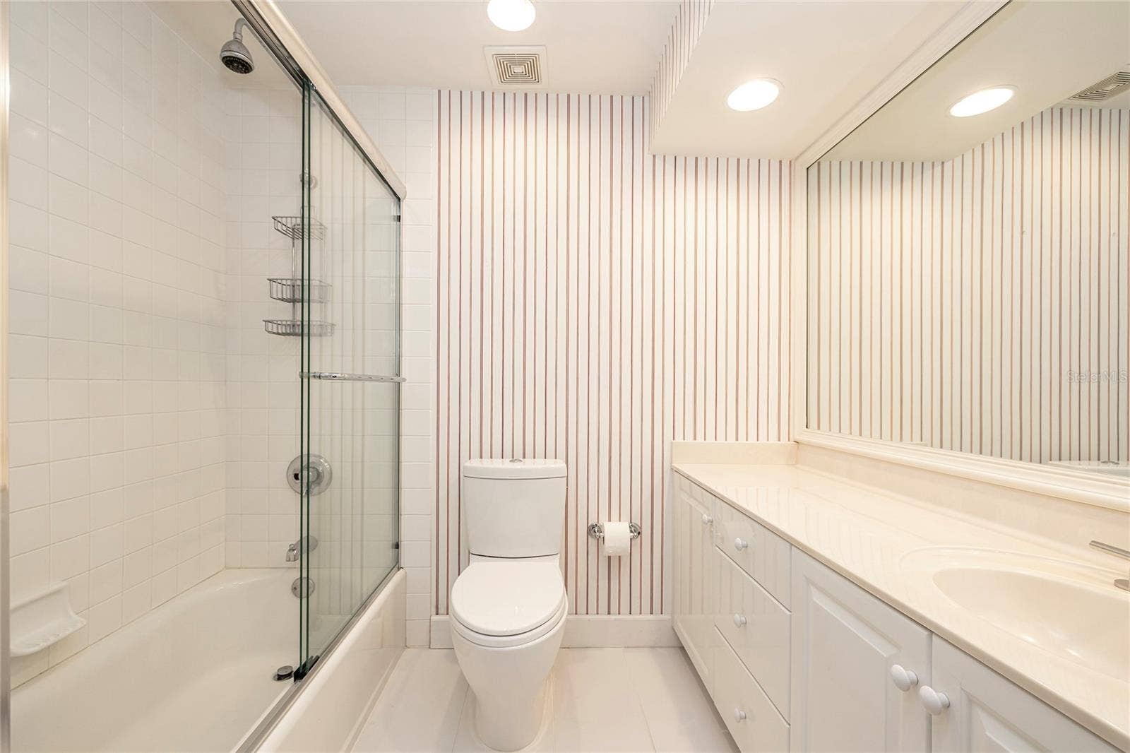 2 SEASIDE LANE, #103, Belleair, FL 33756 Second Bedroom en-suite Bathroom