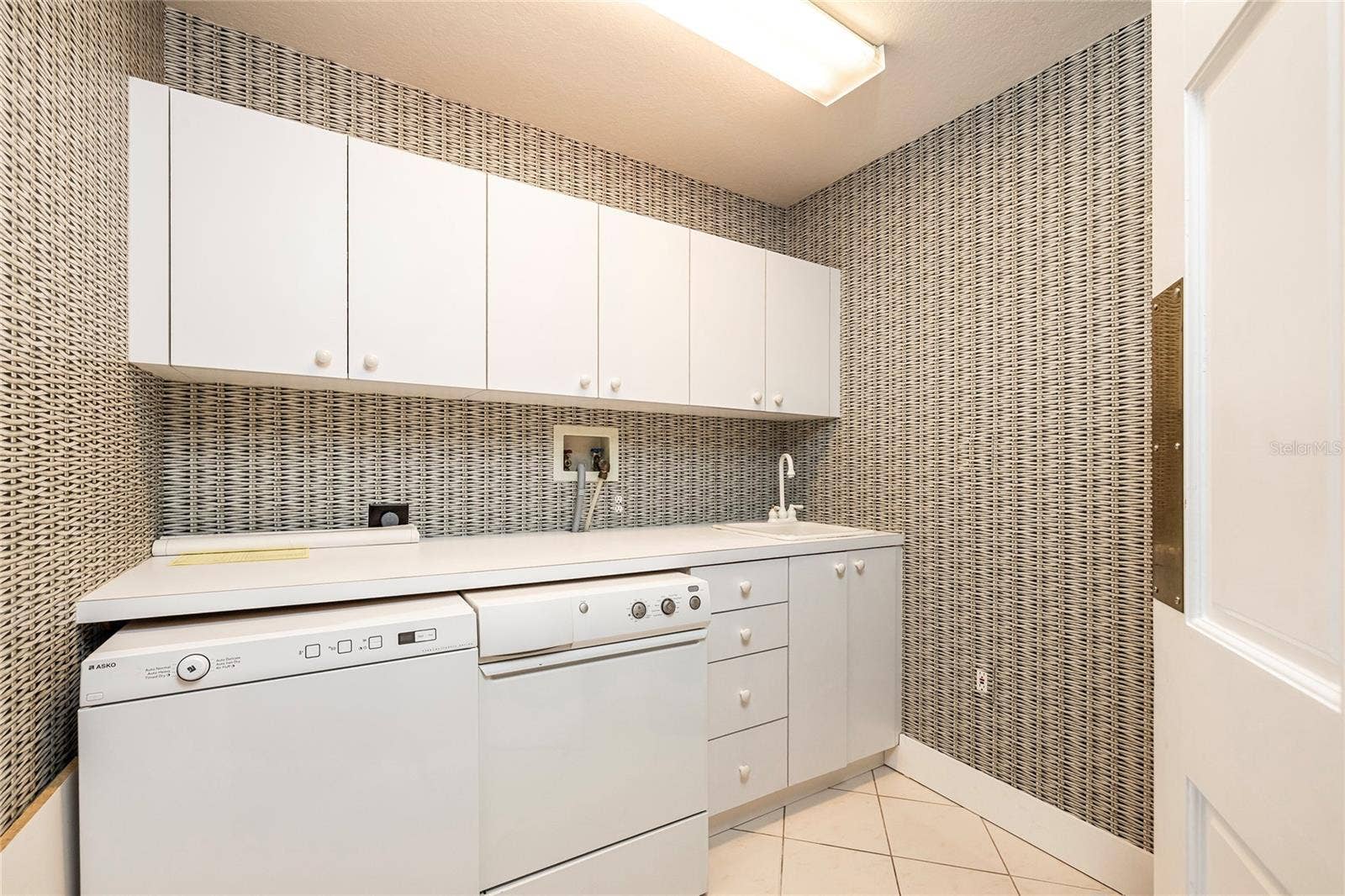 2 SEASIDE LANE, #103, Belleair, FL 33756 Large Laundry room with ample storaage