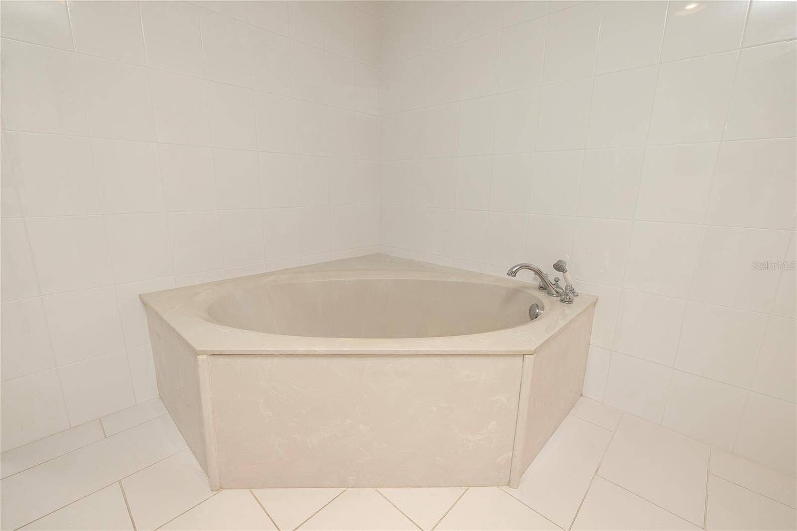 2 SEASIDE LANE, #103, Belleair, FL 33756 Master Bathroom with soaking tub, separate shower, dual vanities and separate water closet