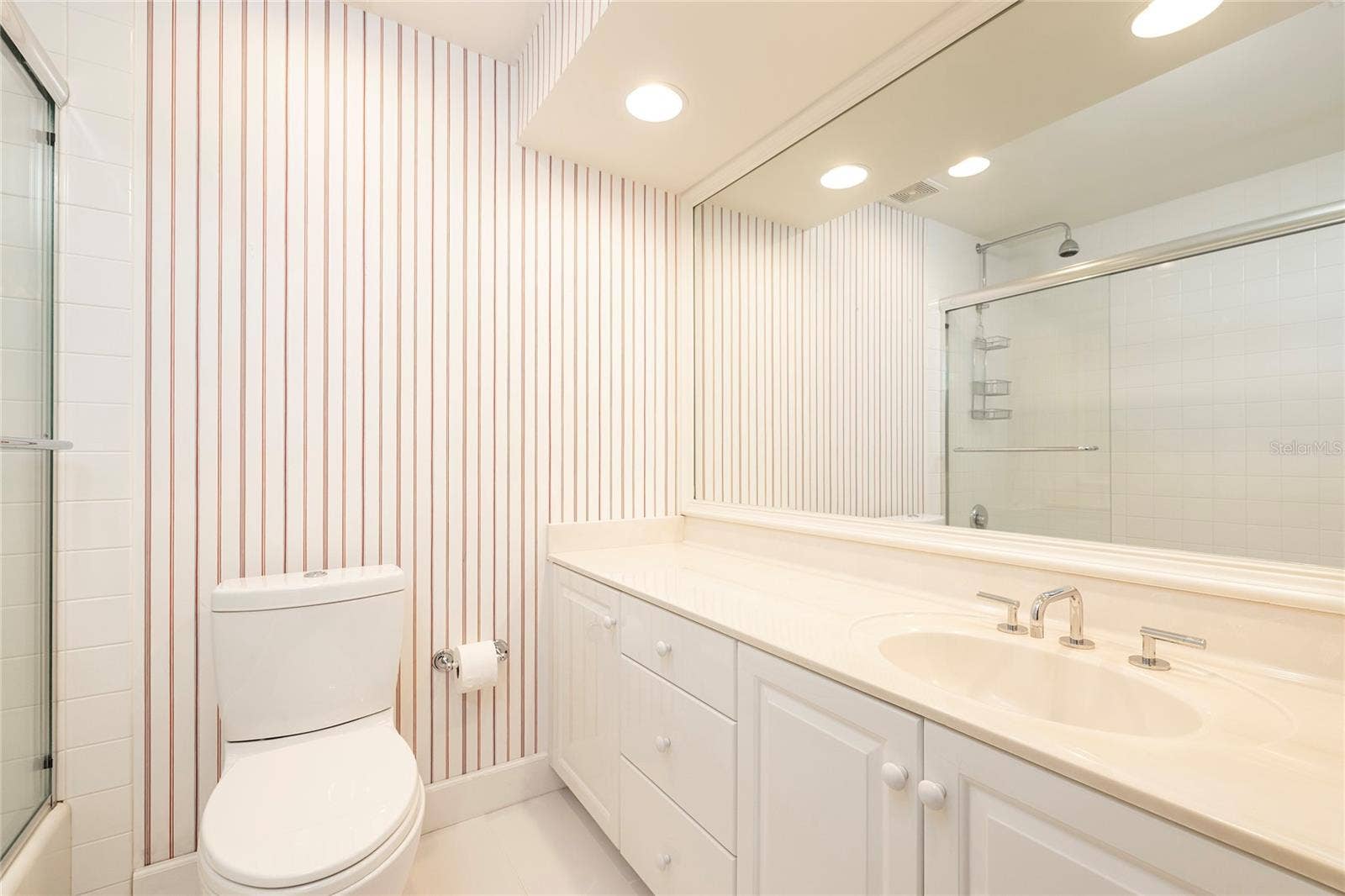 2 SEASIDE LANE, #103, Belleair, FL 33756 Second Bedroom en-suite Bathroom