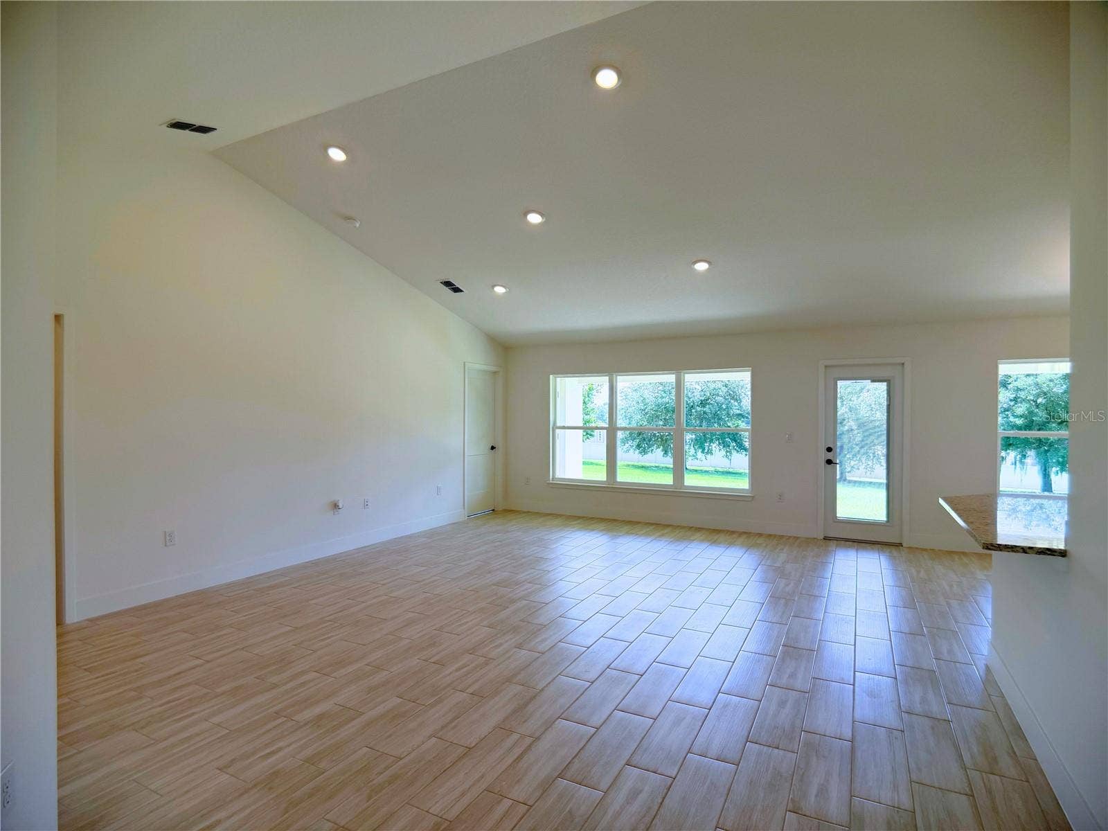 37041 HIDDEN VIEW CIRCLE, Dade City, FL 33523
