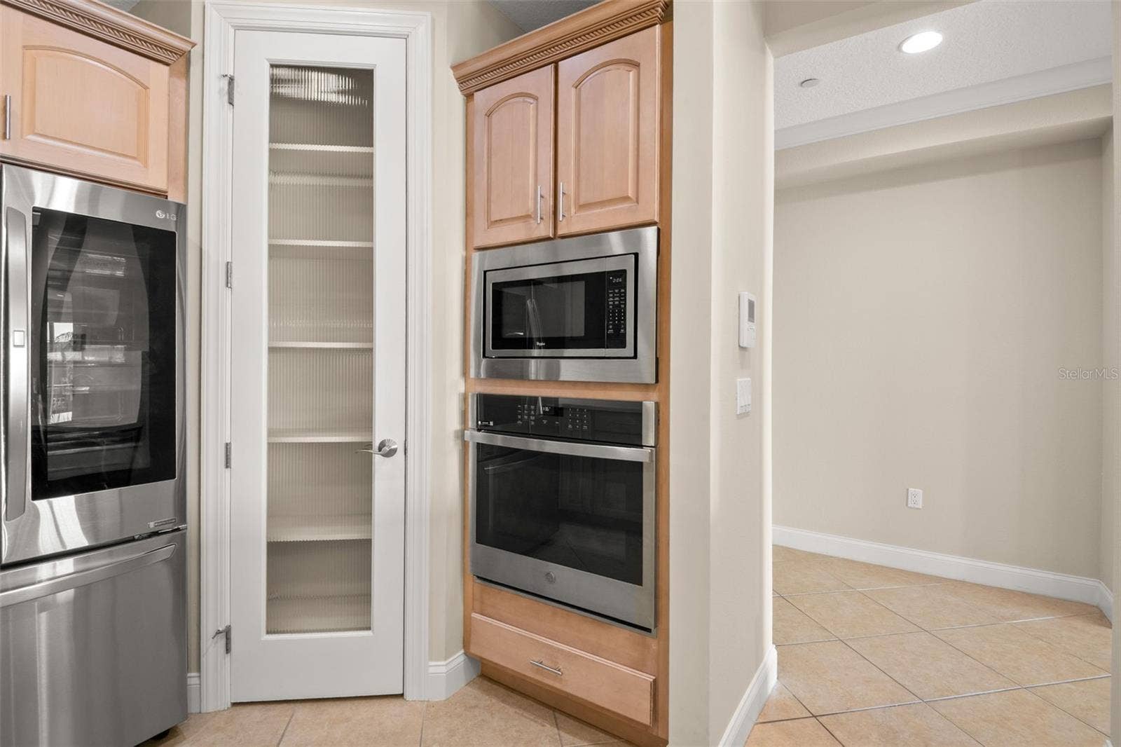 8 ACADEMY WAY S, #123, St Petersburg, FL 33711 Beautiful appliances in the Kitchen and just-the-right-size pantry closet.