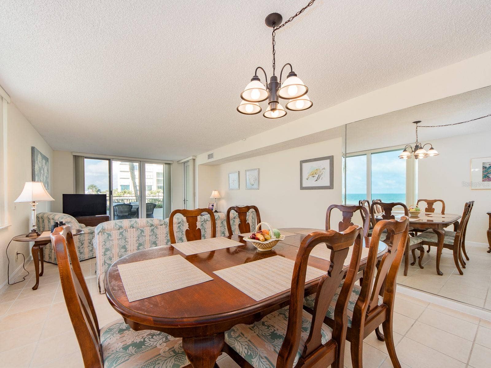 1430 GULF BOULEVARD, #110, Clearwater, FL 33767 Lots a space for dining