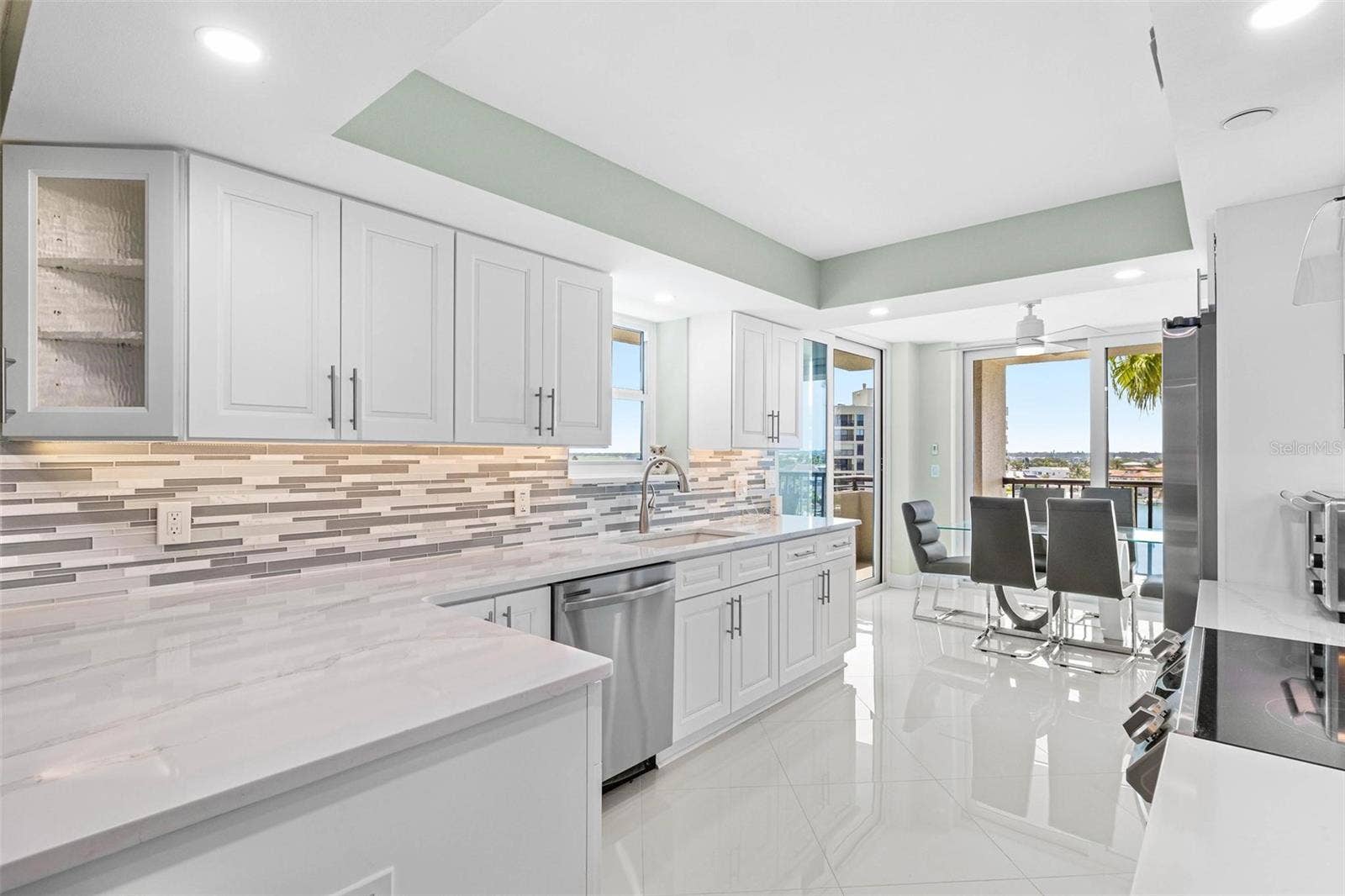 1660 GULF BOULEVARD, #607, Clearwater Beach, FL 33767 kitchen area