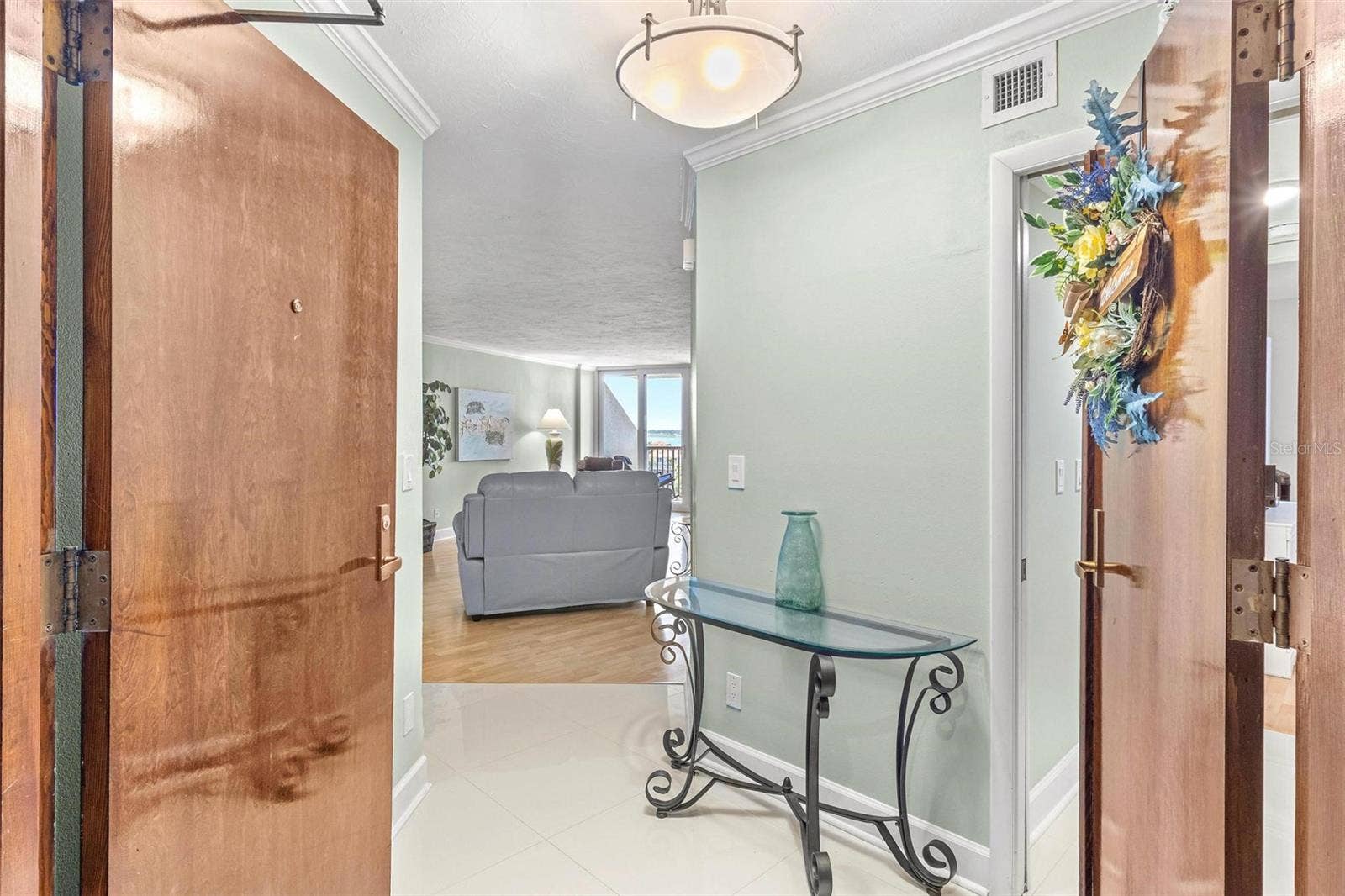 1660 GULF BOULEVARD, #607, Clearwater Beach, FL 33767 unit entry hall