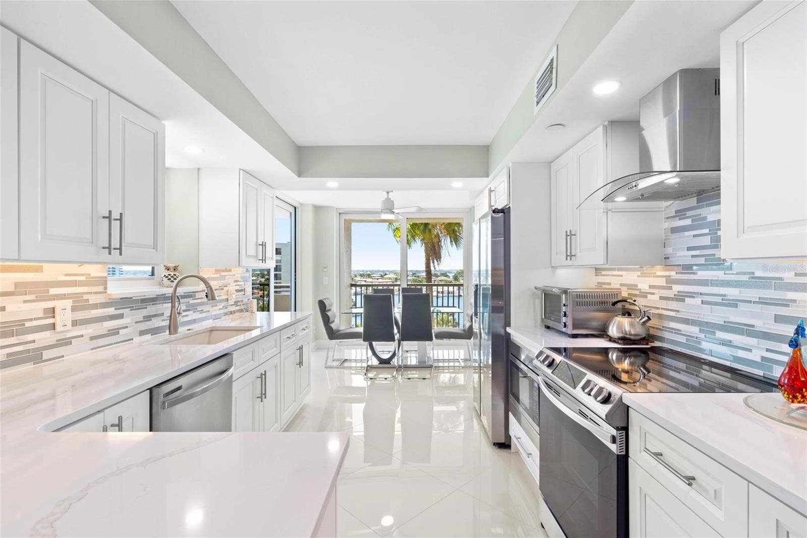1660 GULF BOULEVARD, #607, Clearwater Beach, FL 33767 kitchen area