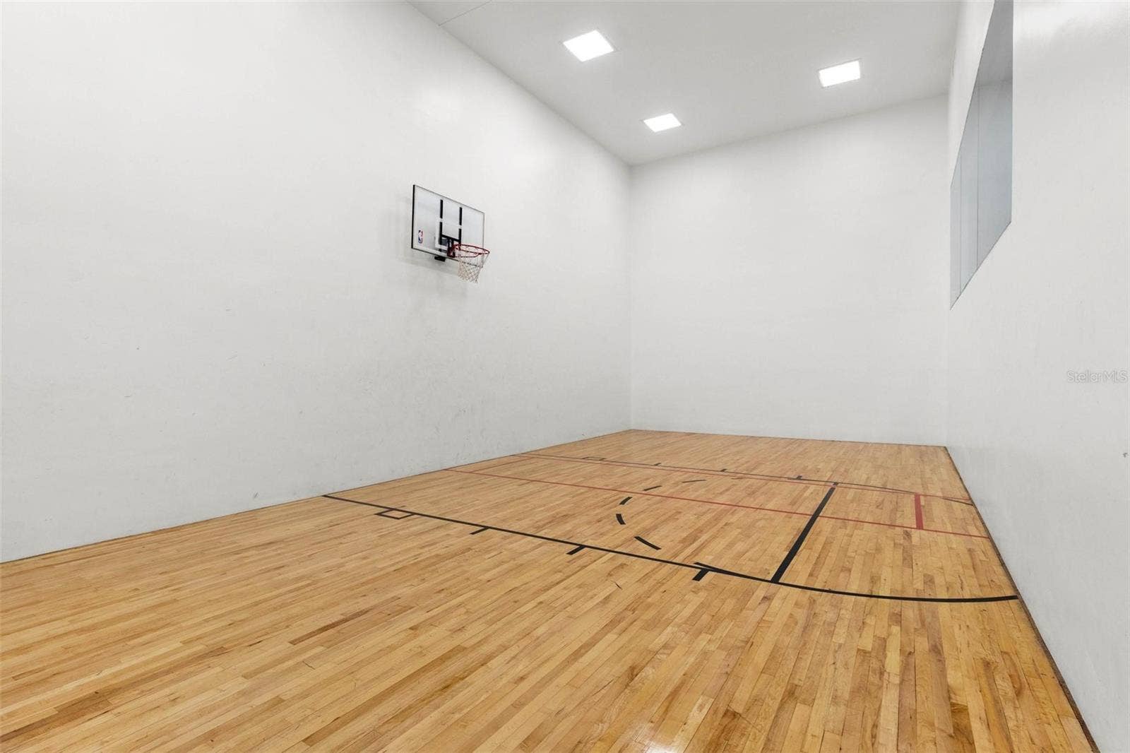 1660 GULF BOULEVARD, #607, Clearwater Beach, FL 33767 community indoor basketball court