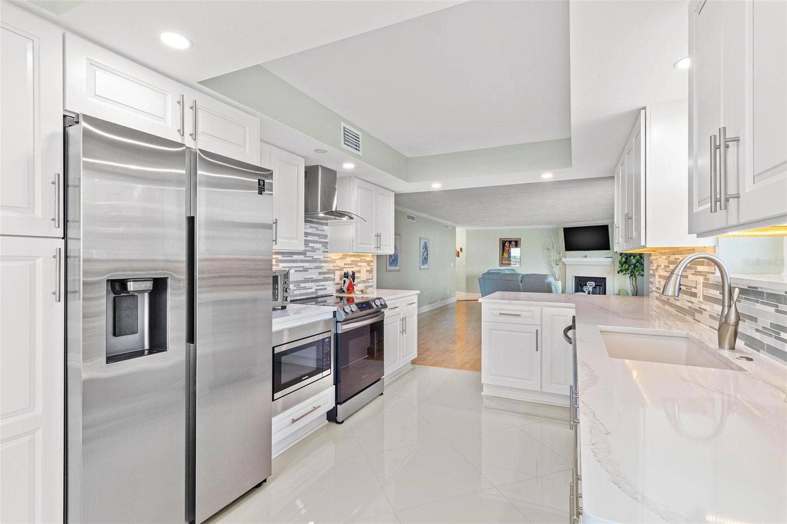 1660 GULF BOULEVARD, #607, Clearwater Beach, FL 33767 kitchen area