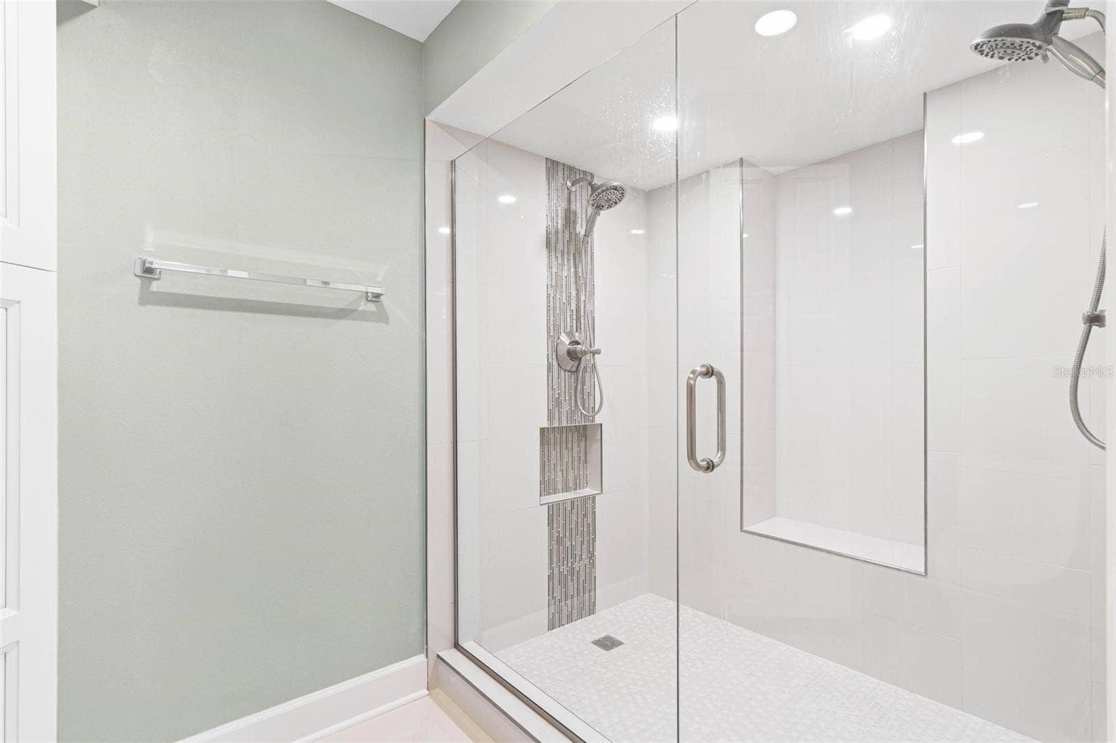 1660 GULF BOULEVARD, #607, Clearwater Beach, FL 33767 primary shower