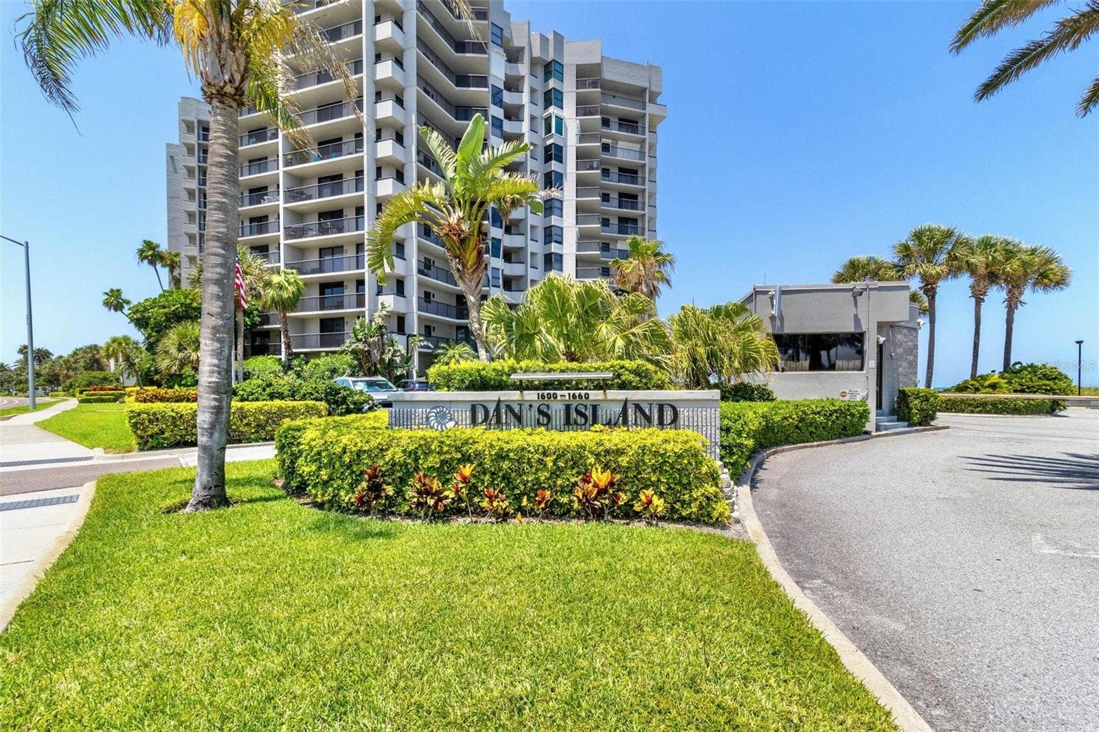 1660 GULF BOULEVARD, #607, Clearwater Beach, FL 33767 community entrance and guard house