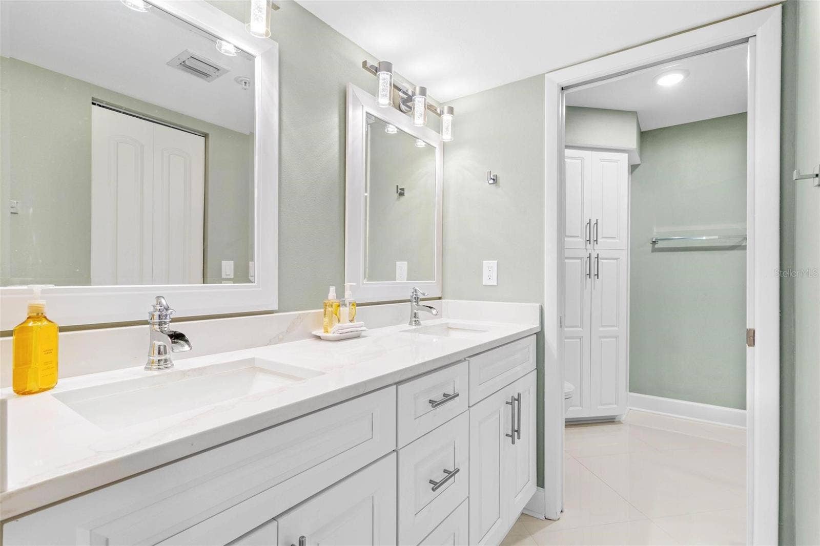 1660 GULF BOULEVARD, #607, Clearwater Beach, FL 33767 primary bathroom vanity