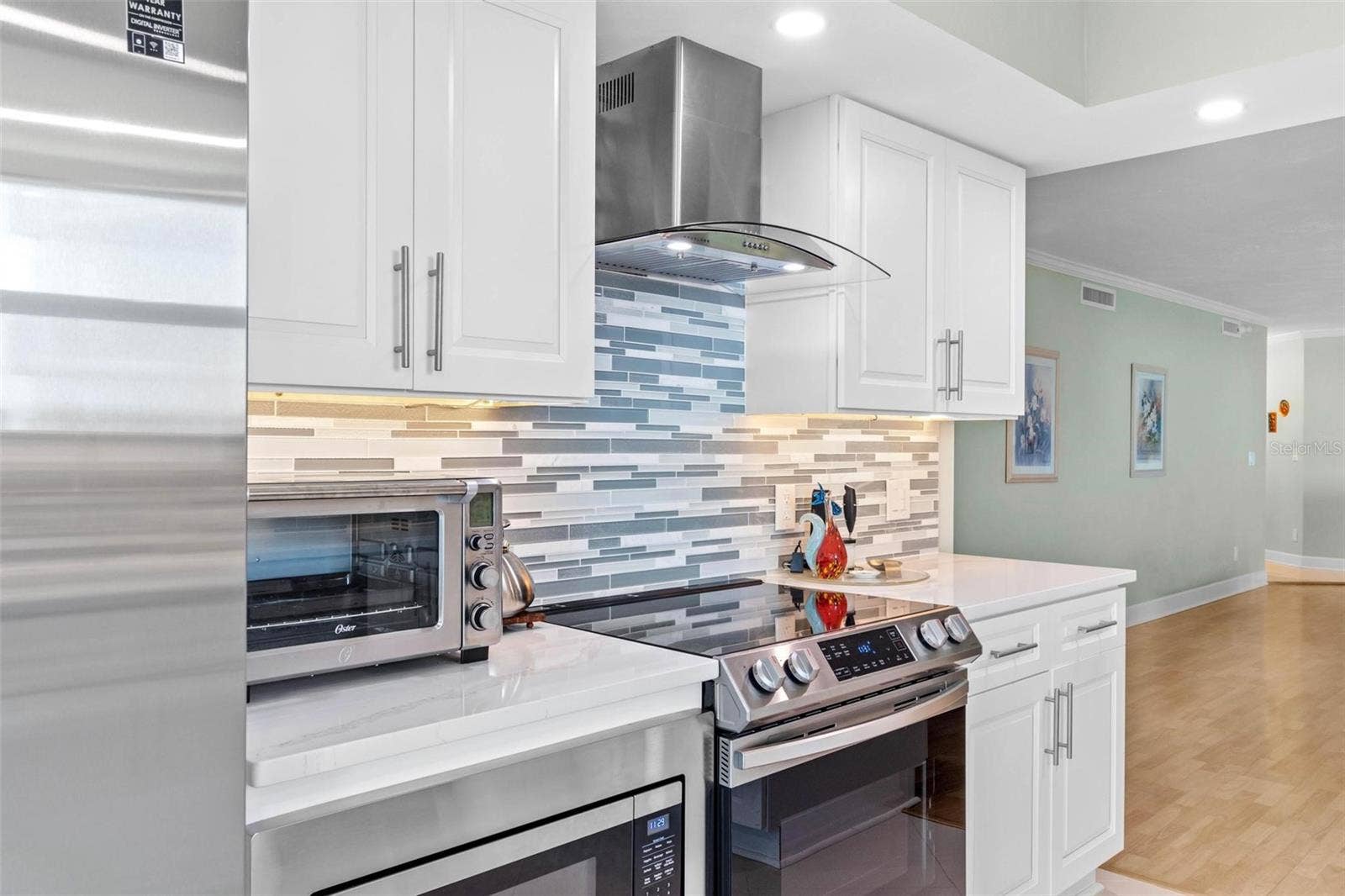 1660 GULF BOULEVARD, #607, Clearwater Beach, FL 33767 kitchen area