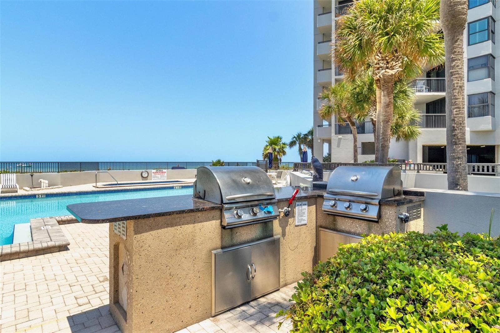 1660 GULF BOULEVARD, #607, Clearwater Beach, FL 33767 community grill area