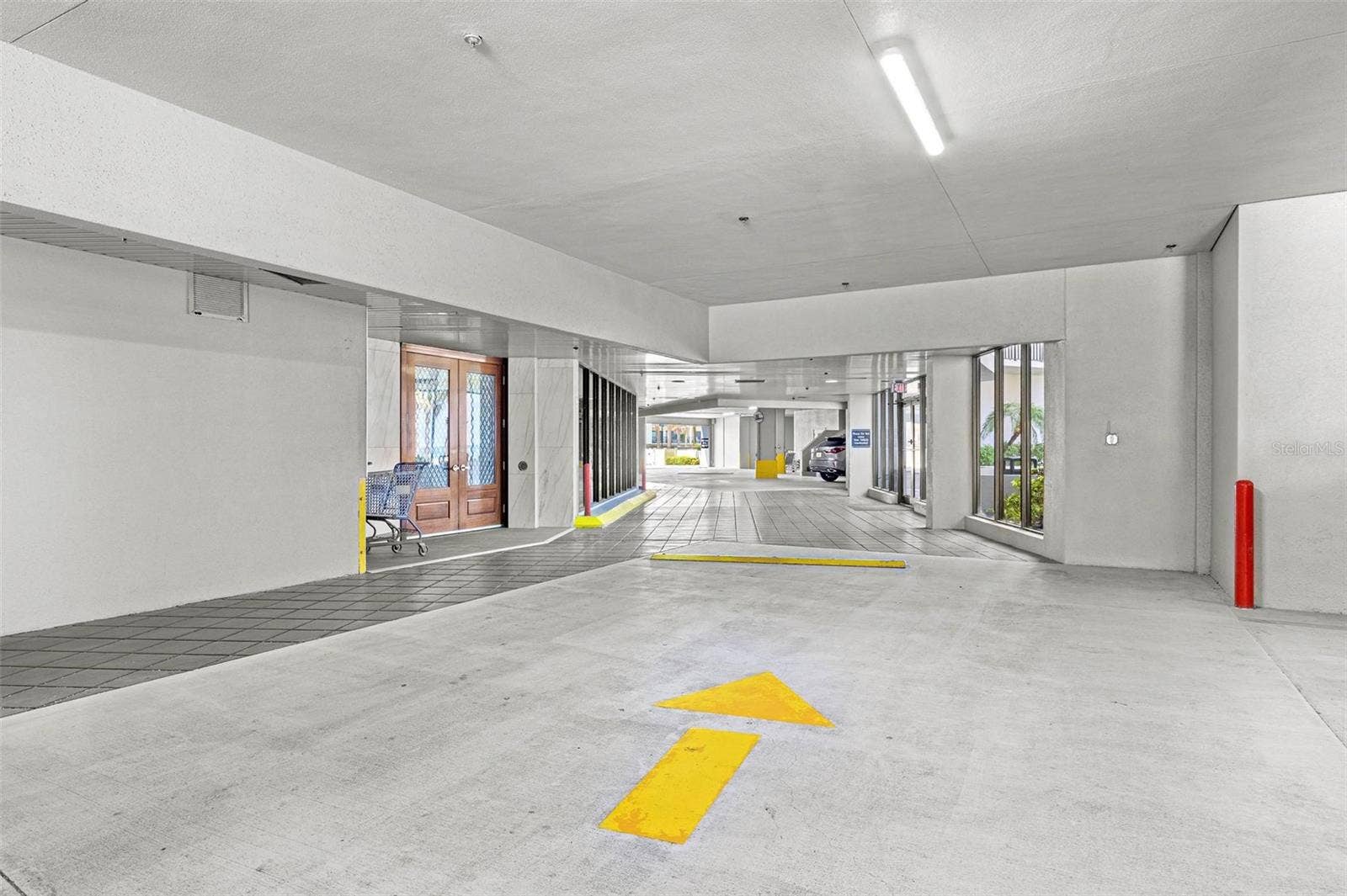1660 GULF BOULEVARD, #607, Clearwater Beach, FL 33767 under building drive through / lobby drop off