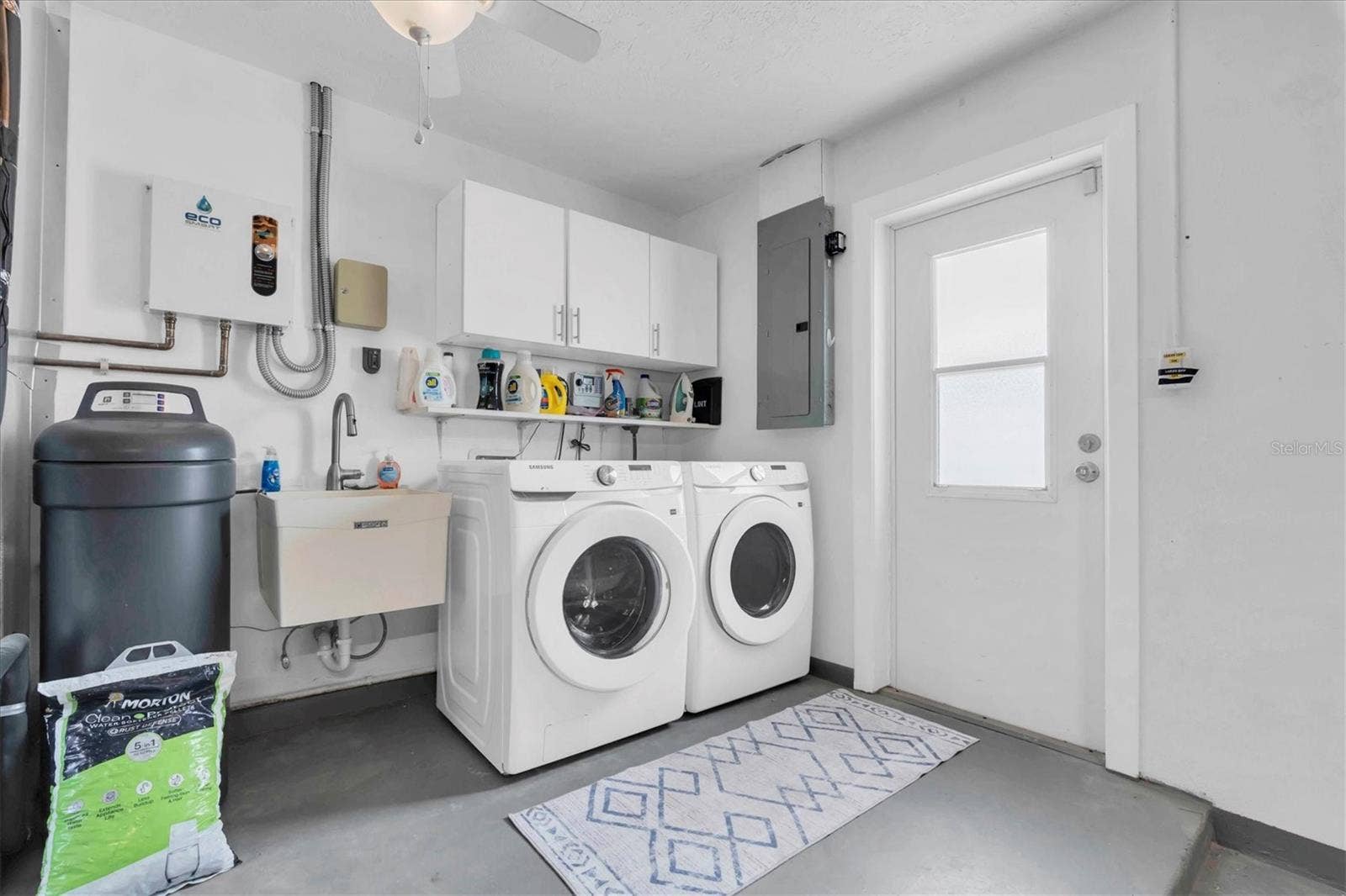 4200 46TH AVENUE S, St Petersburg, FL 33711 Laundry area inside garage