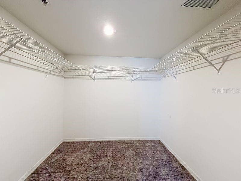 Voluminous walk-in closet