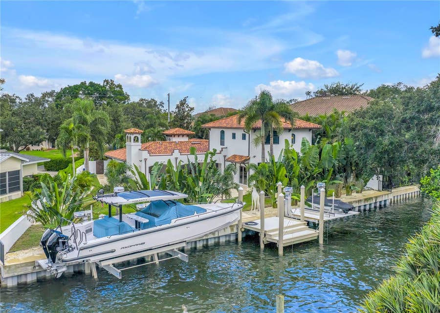 Property photo for 145 BAY POINT DRIVE NE, St Petersburg, FL