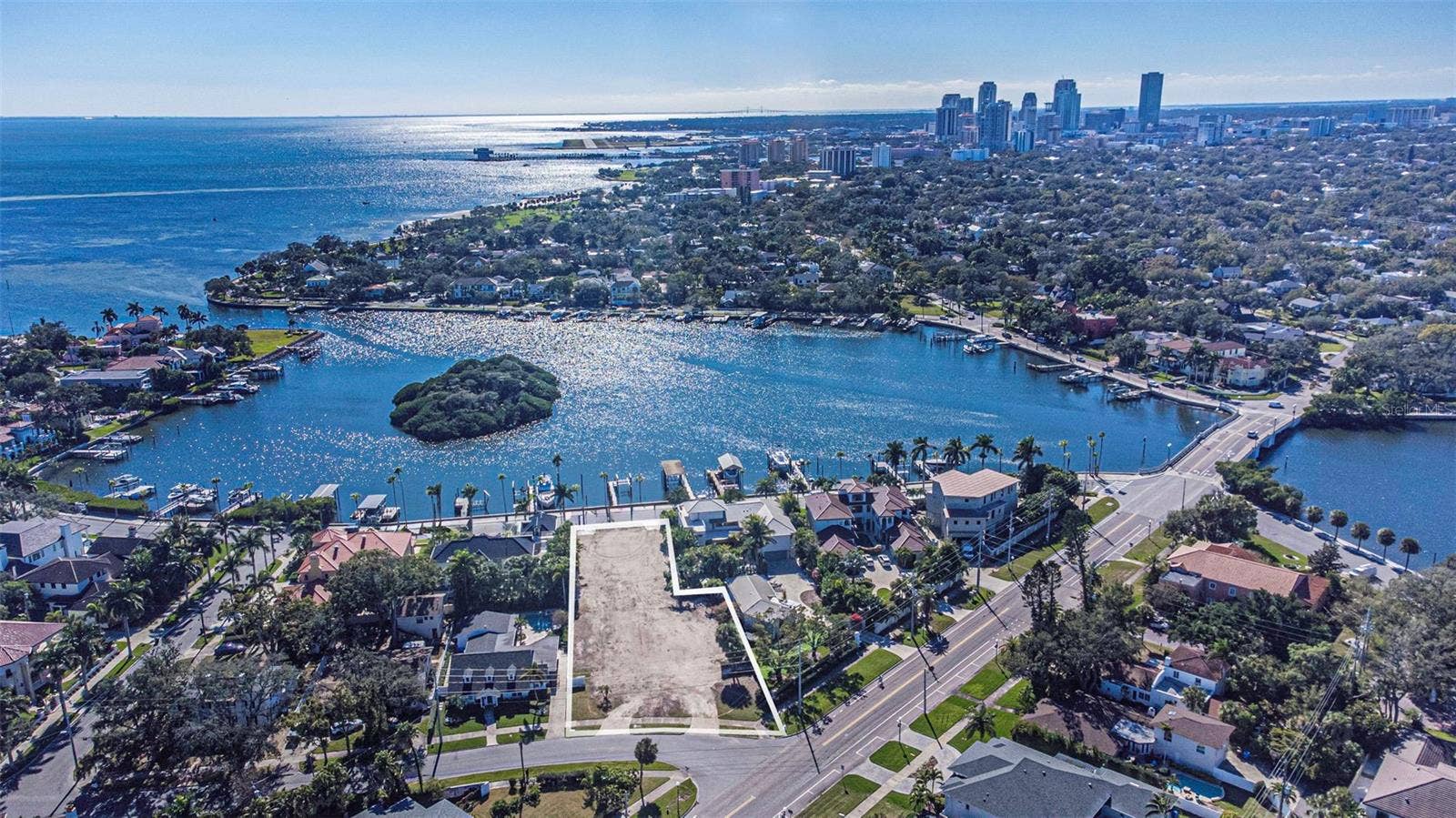 105 ESTADO WAY NE, St Petersburg, FL 33704 105 ESTADO WAY NE, St Petersburg, FL 33704