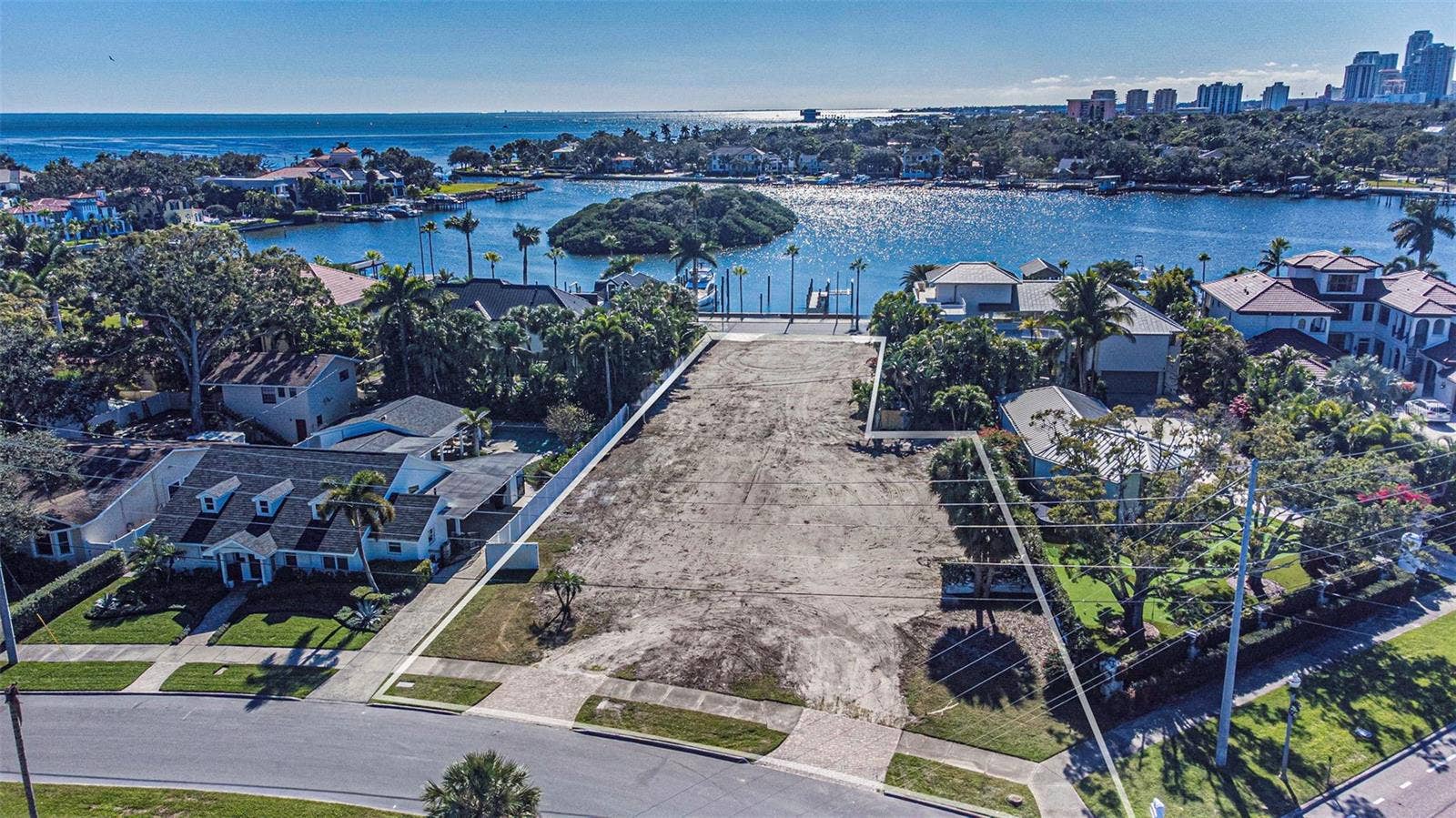 140 BRIGHTWATERS BOULEVARD NE, St Petersburg, FL 33704 140 BRIGHTWATERS BOULEVARD NE, St Petersburg, FL 33704