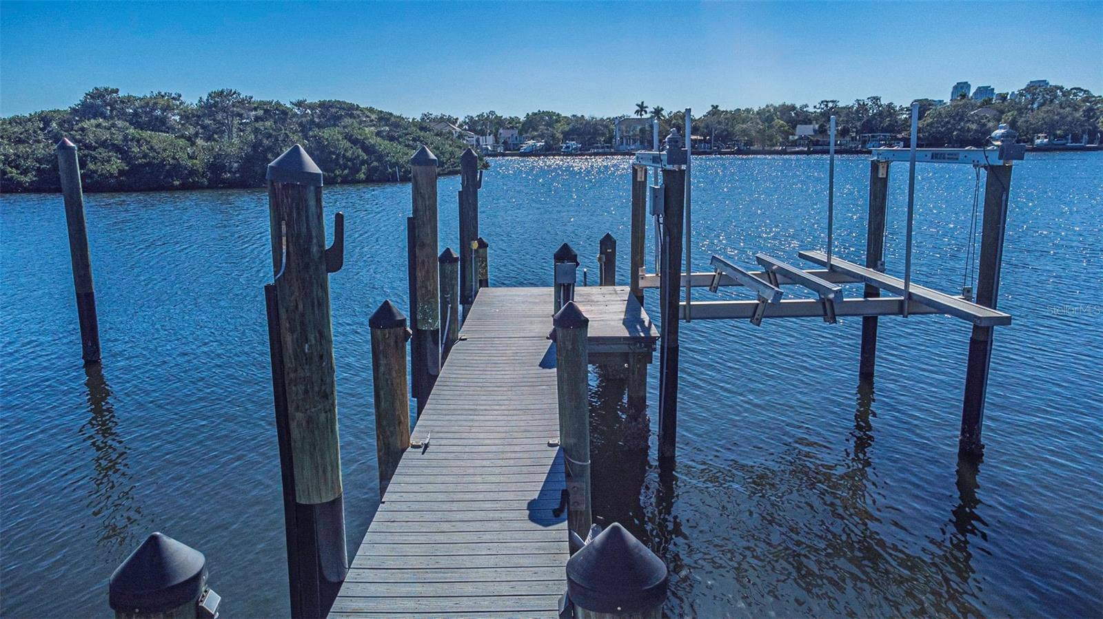 140 BRIGHTWATERS BOULEVARD NE, St Petersburg, FL 33704 140 BRIGHTWATERS BOULEVARD NE, St Petersburg, FL 33704