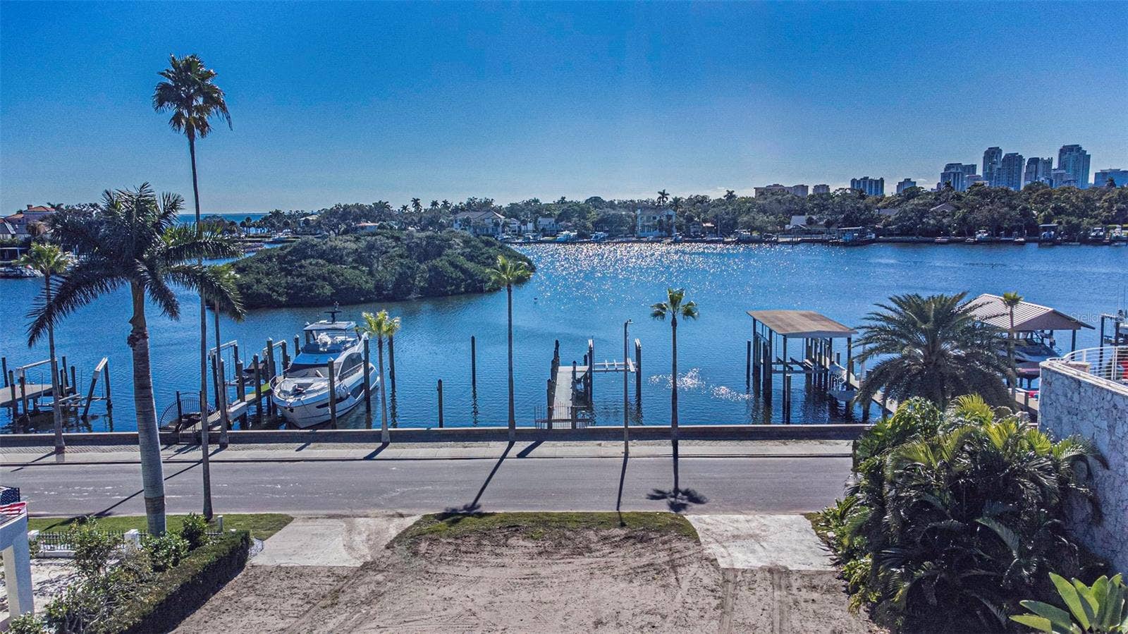 140 BRIGHTWATERS BOULEVARD NE, St Petersburg, FL 33704 140 BRIGHTWATERS BOULEVARD NE, St Petersburg, FL 33704