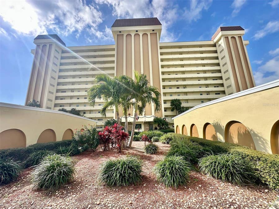 Property photo for 4550 COVE CIRCLE, #905, St Petersburg, FL
