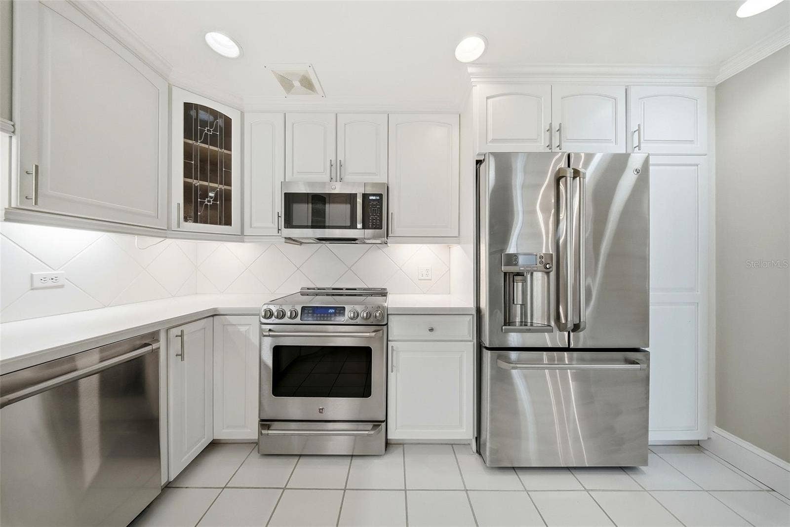 1 BEACH DRIVE SE, #1610, St Petersburg, FL 33701 1 BEACH DRIVE SE, #1610, St Petersburg, FL 33701