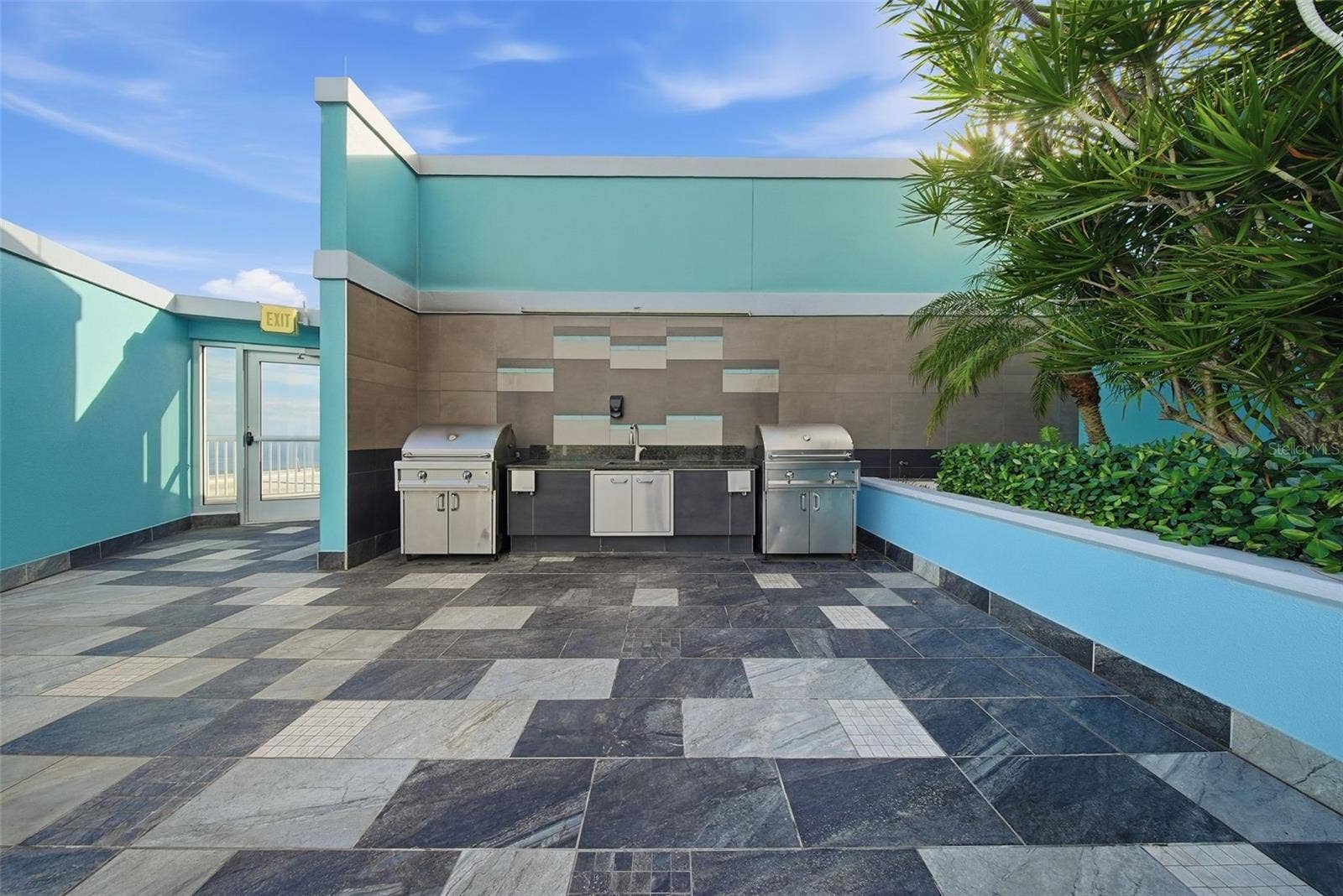 1 BEACH DRIVE SE, #1610, St Petersburg, FL 33701 Grill out with friends, located right by the pool:)