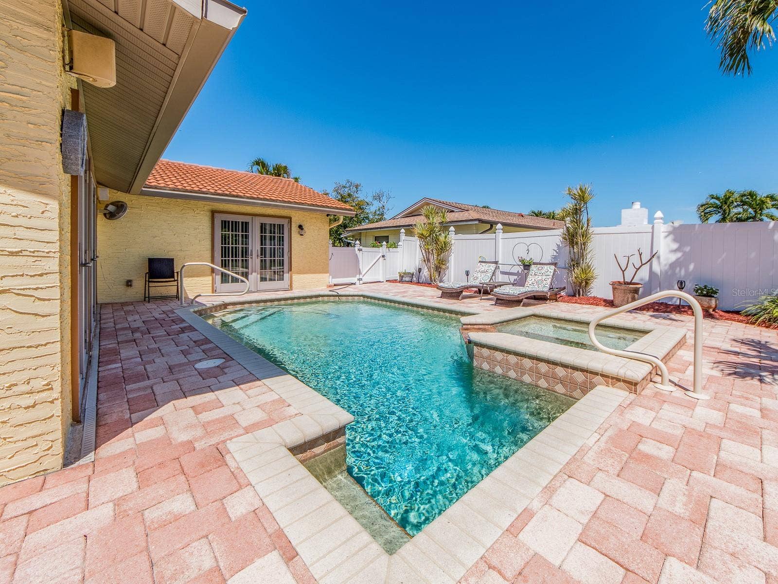 1140 81ST STREET S, St Petersburg, FL 33707 Heated pool and Spa!