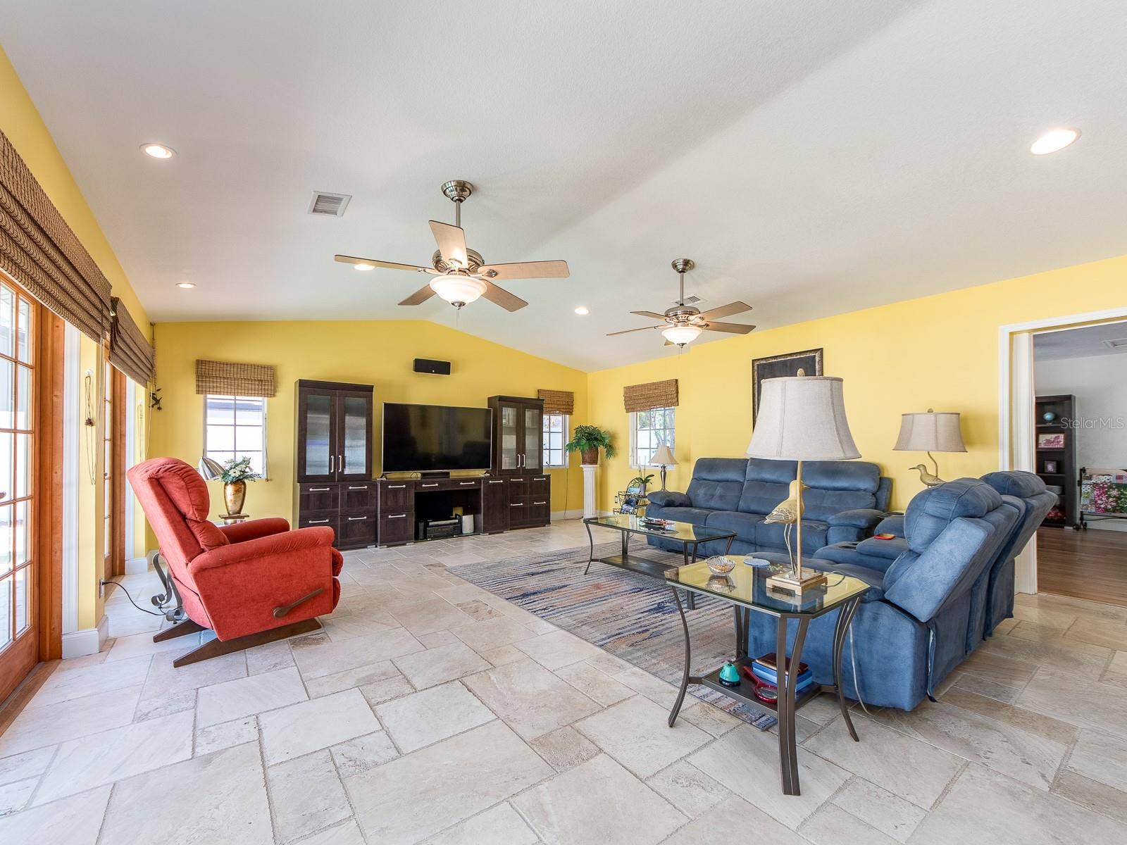 1140 81ST STREET S, St Petersburg, FL 33707 Spacious living area with access to the backyard and pool